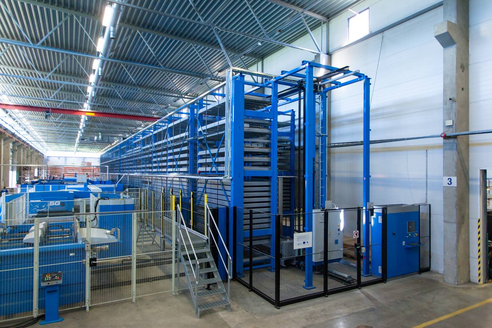 На корпоративе завода Saku Metall Allhanke Tehas (производственное помещение этого предприятия на фото) сварщик Ростислав Рогозик получил травму и через некоторое время был уволен.