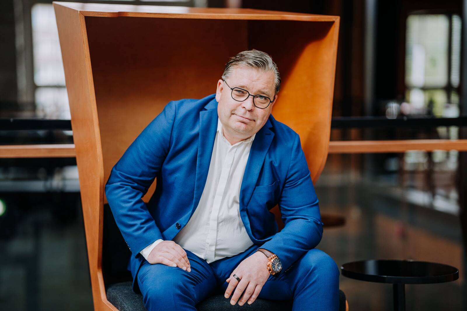 "Minu karm saatus on see, et kuhu iganes spaa- või tavahotelli ma lähen, siis ega sellest puhkusest väga asja ei saa. Kõik nurgatagused on ikka vaja läbi käia ja uudistada, mis töötab ning mis ei tööta," räägib Mustamäe Elamus Spa asutaja ja juht Andres Tiik.