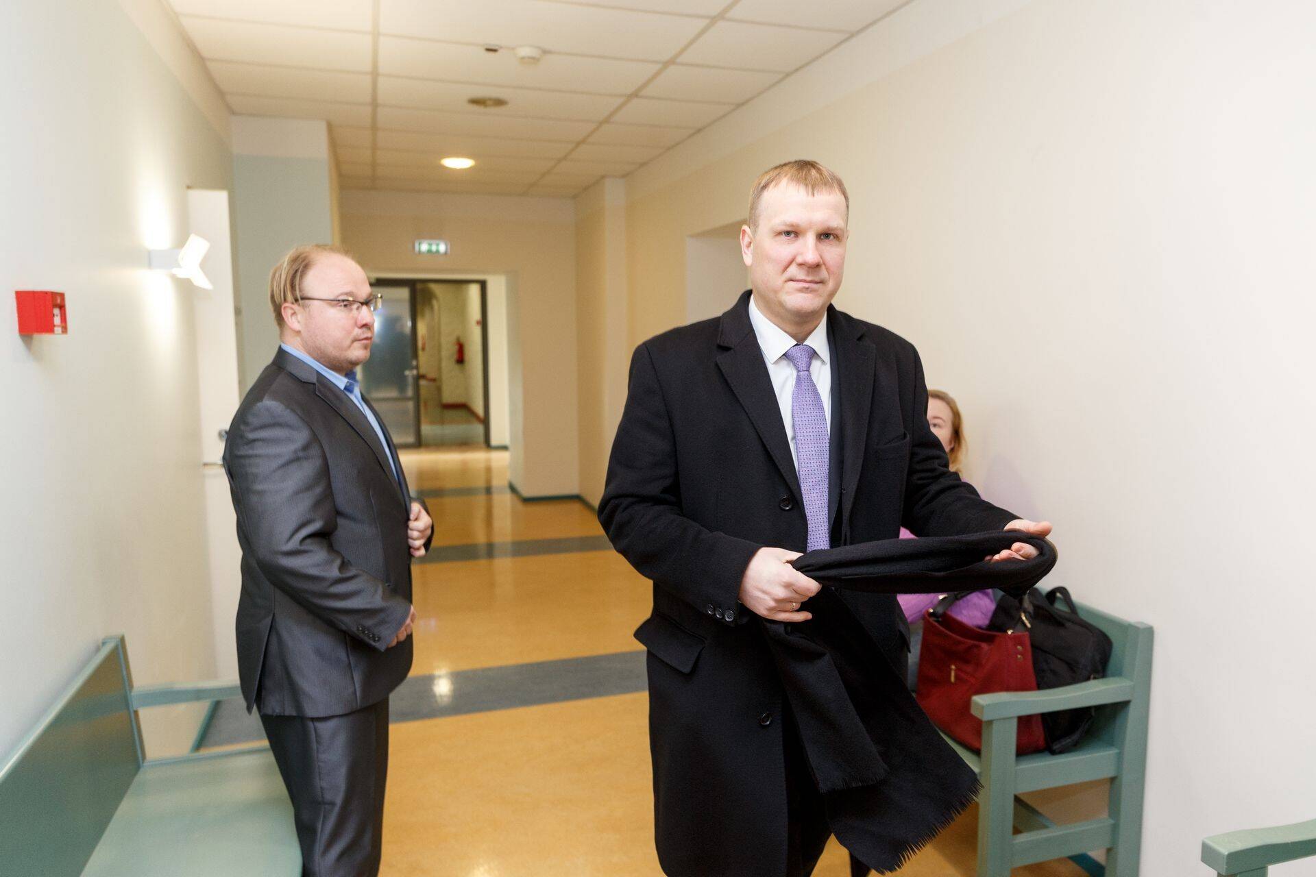 Vandeadvokaat Viktor Särgava (esiplaanil).