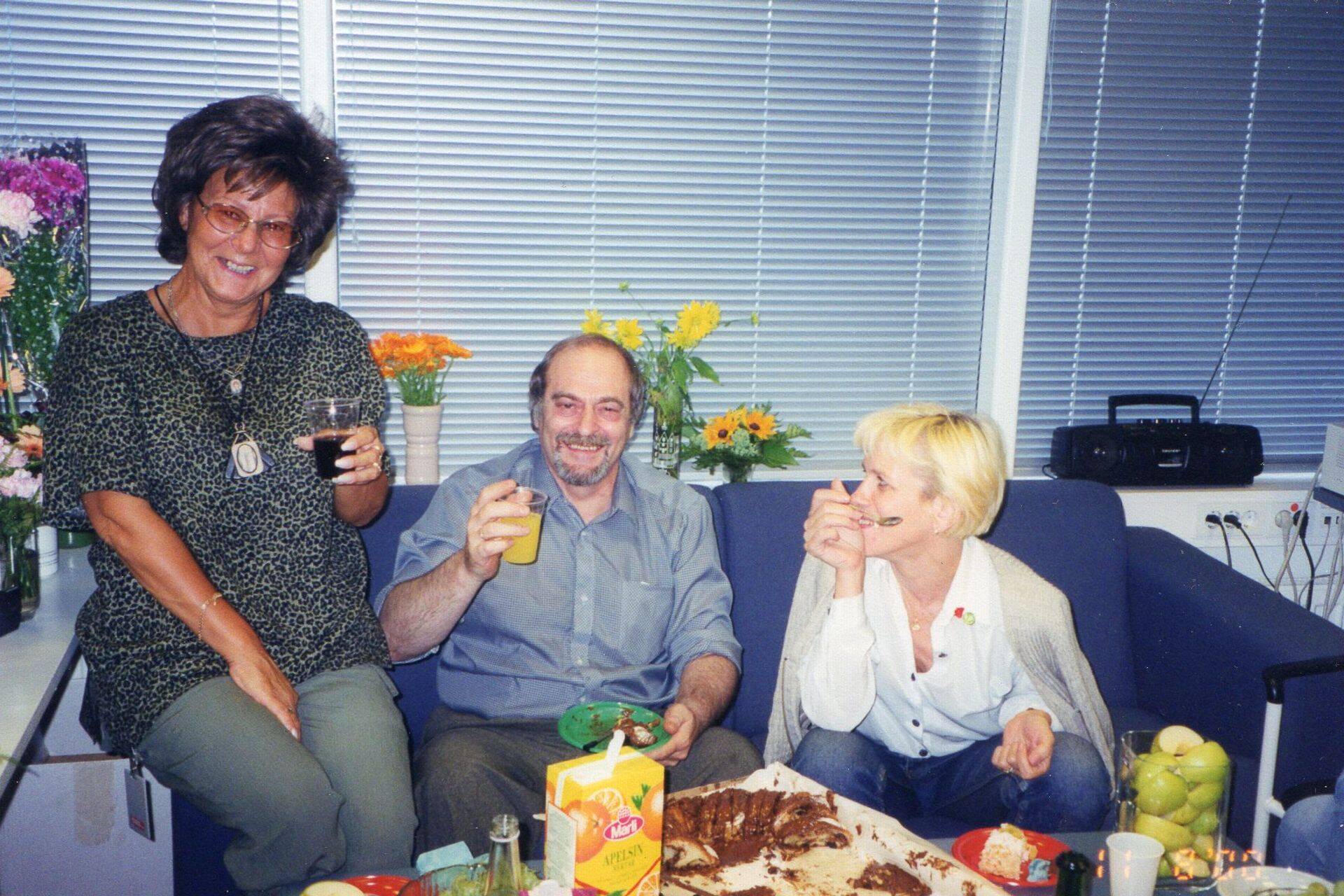 Слева направо: Вера Прохорова, Эльконд Либман, Надежда Тармак. Лето 2000.