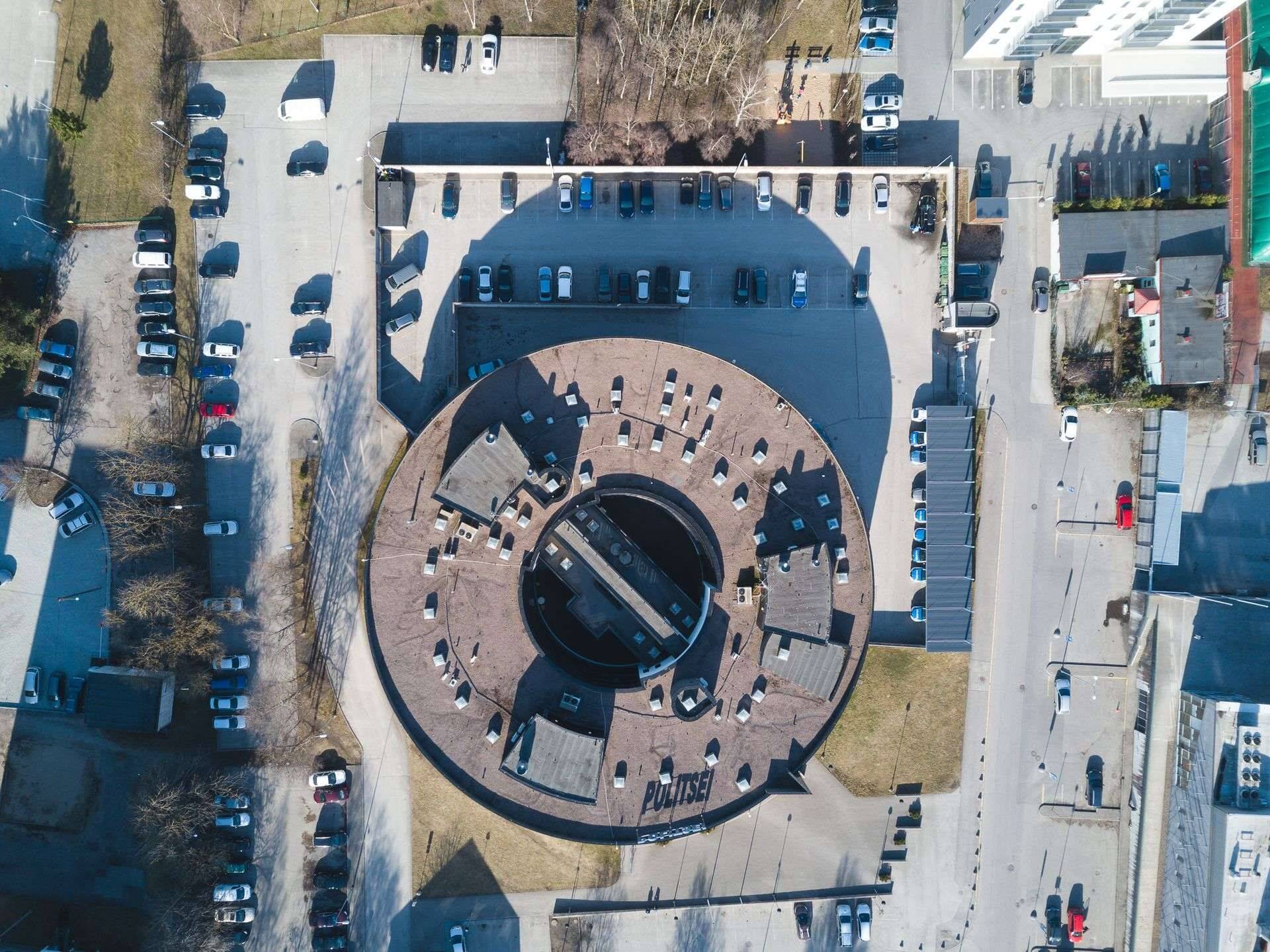 Vaade linnulennult Colonna ostetud politseihoonele