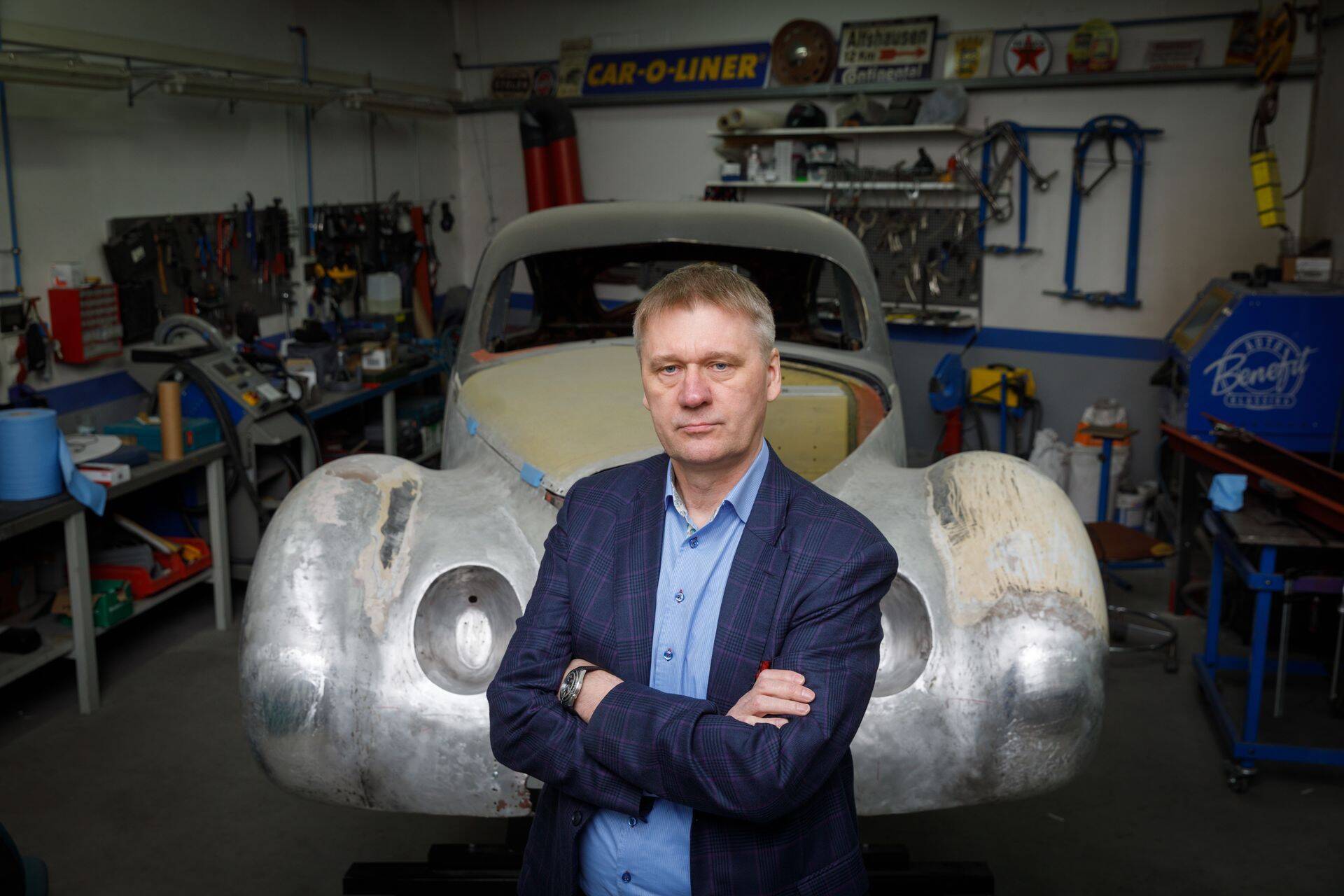 Sulev Narusk tegeleb oma ettevõttes Benefit autode kere- ja värvitöökodade sisseseadmise ning vanade autode restaureerimisega.
