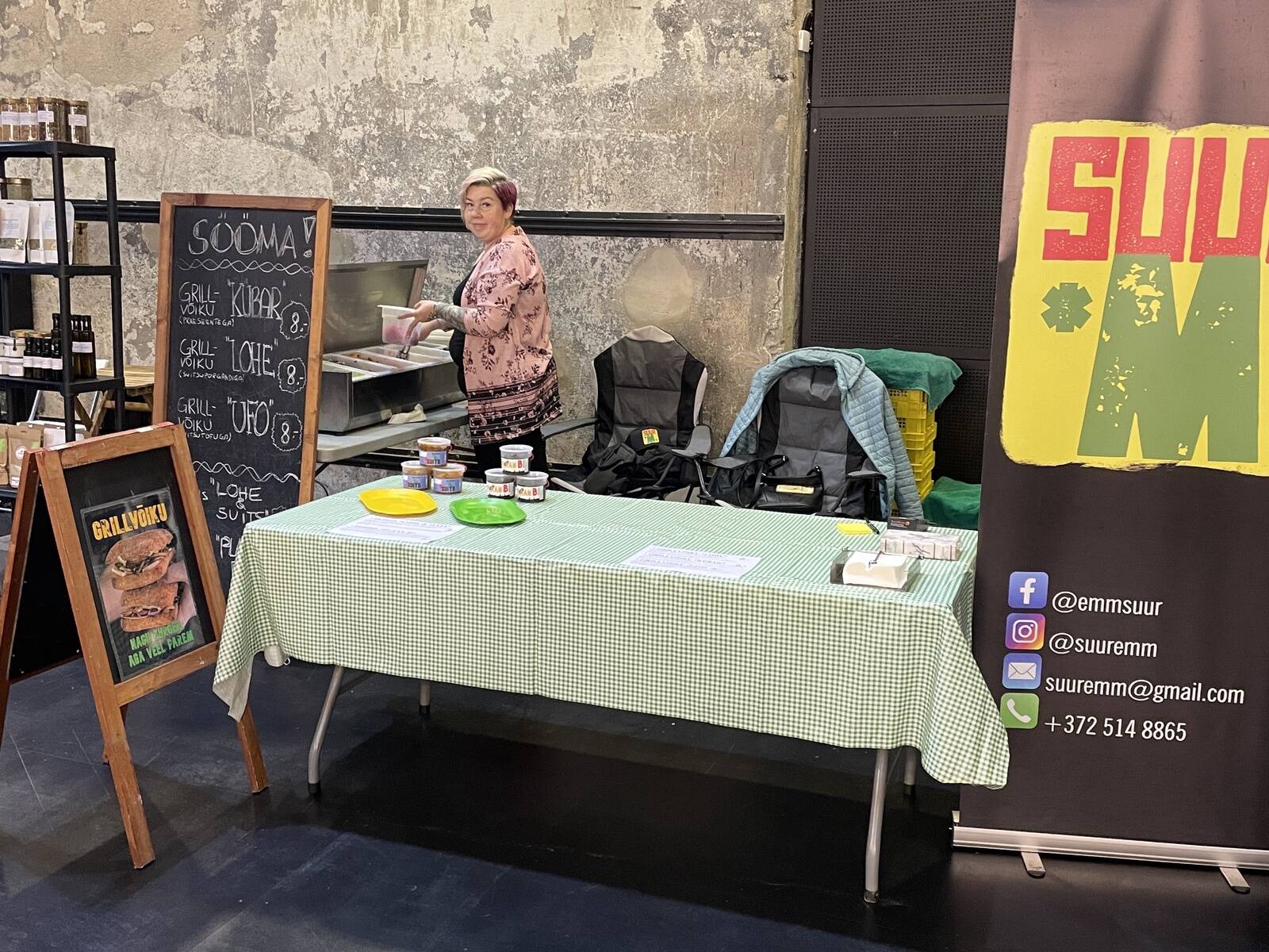 Myrakas võttis õe appi ja põrutas pealinna Veganmessil osalema. “Mis seal salata – nägime oma ruuduliste vakstute ja Tupperware karbikestega välja nagu tõelised maakad,” nendib ta. Aga kui väravad avanesid, siis...