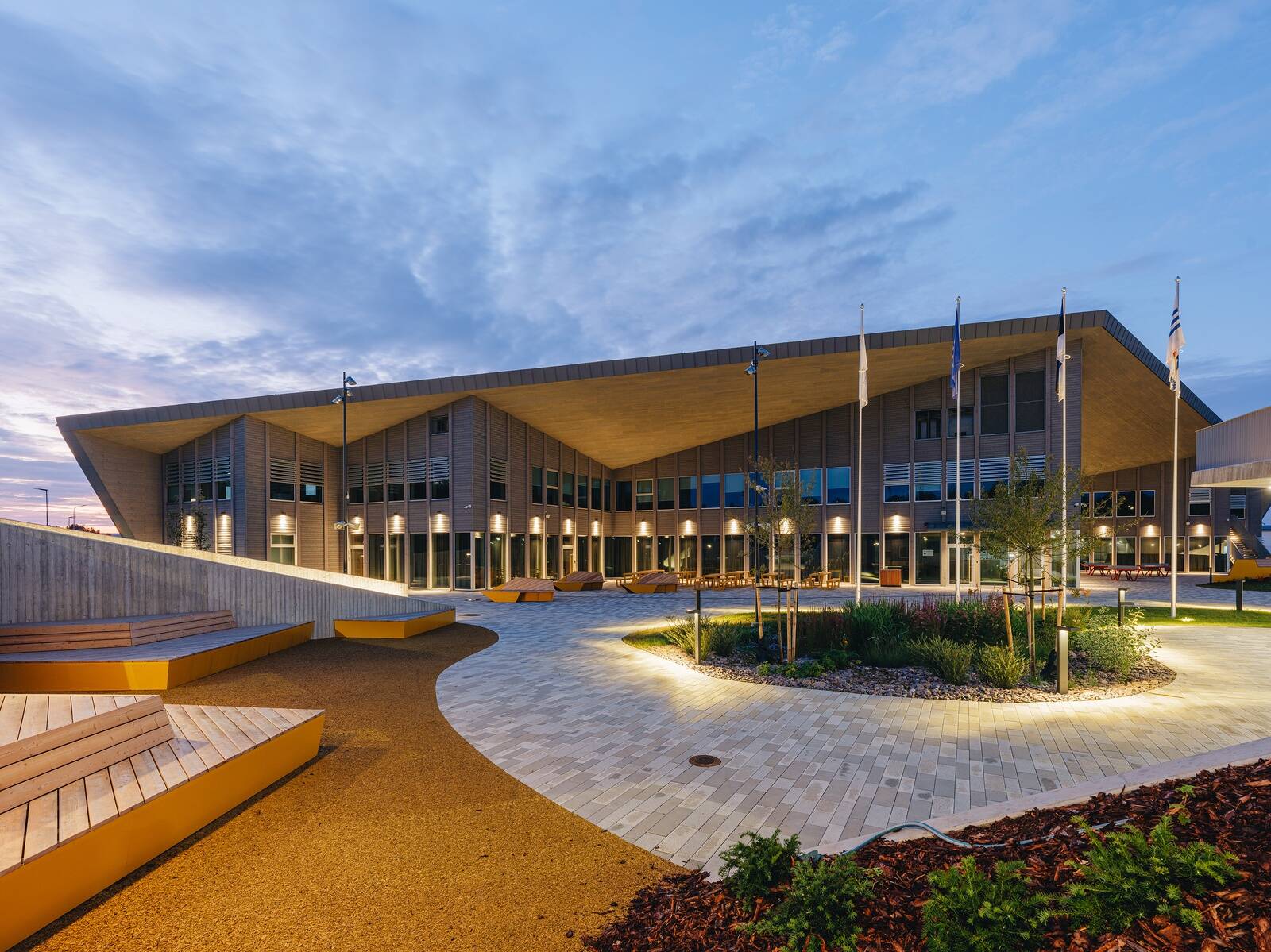 Rae Riigigümnaasium ja Tuule spordihoone