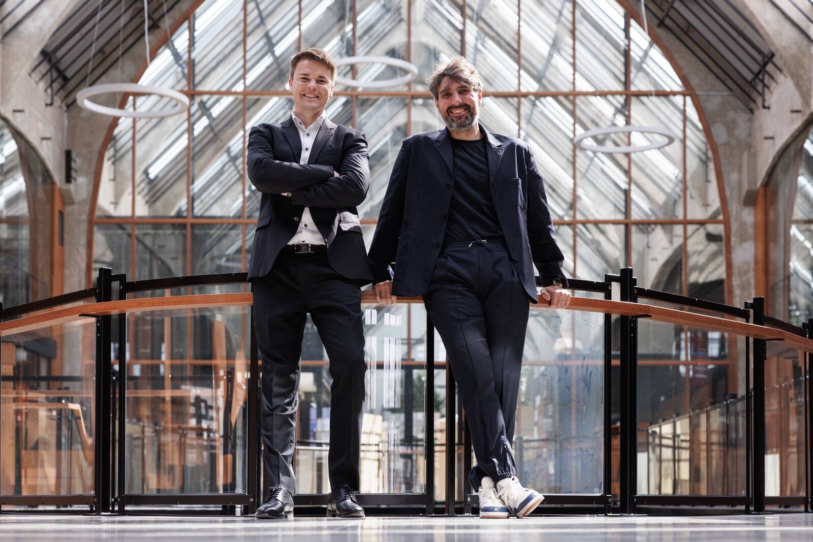 Cybersi tegevjuht Jürgen Erm ning Neverhacki tegevjuht Arthur Bataille. Juhtide sõnul on ettevõtted sarnased, mistõttu ühinemine ka lõpule viidi.