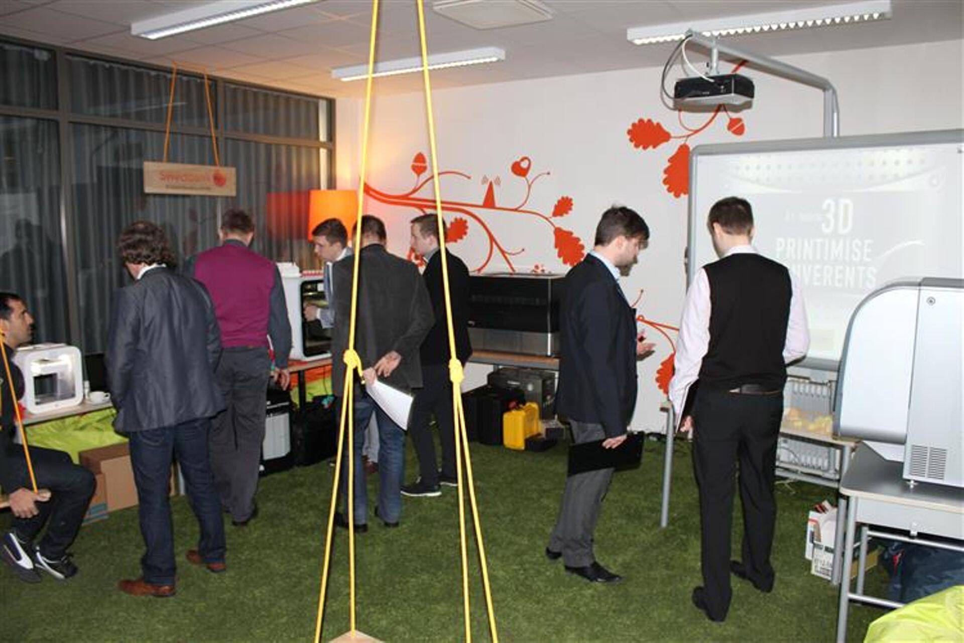 Tutvumine konverentsil eksponeeritavate 3D-printeritega.