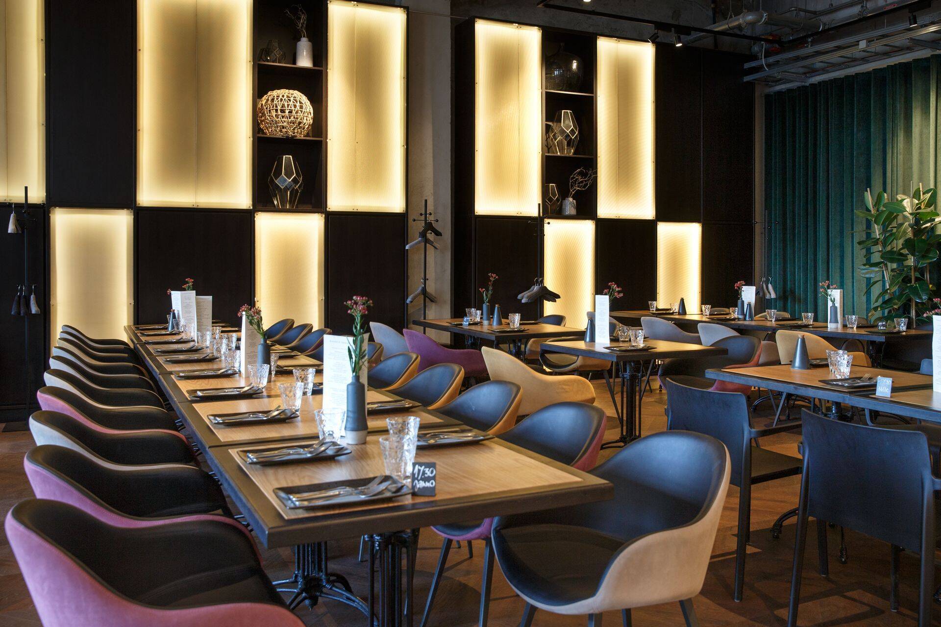 Restorani atmosfäär soosiks kulinaarseid eksperimente, kuid kokad on läinud turvalist Itaalia köögi teed.