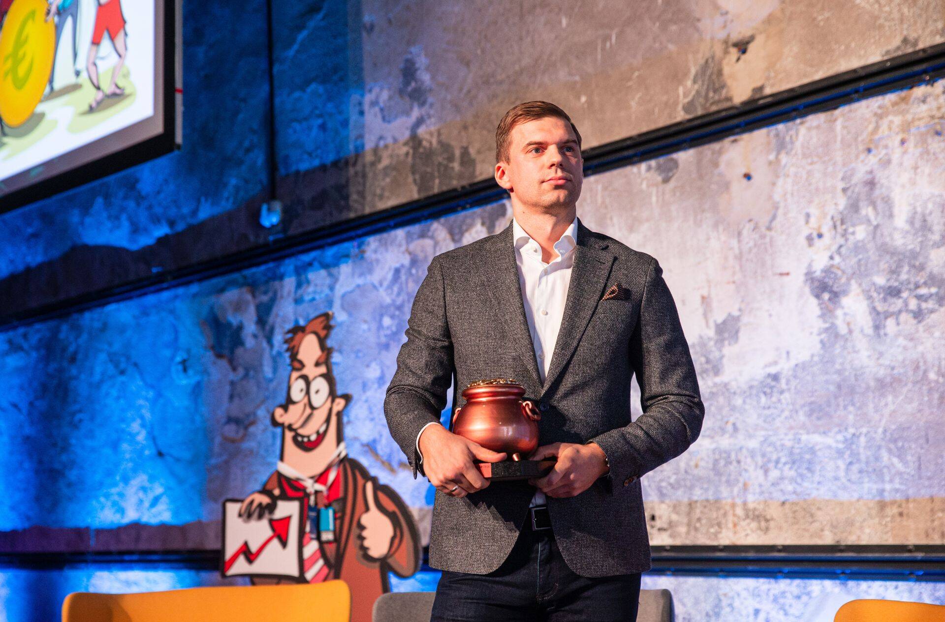 Swedbank finanšu tirgu vadītājs Andress Suimets uzskata, ka investoriem prātīgāk būtu pārdot savas pozīcijas, jo netiek piedāvāta tirdzniecība Honkongas biržā.
