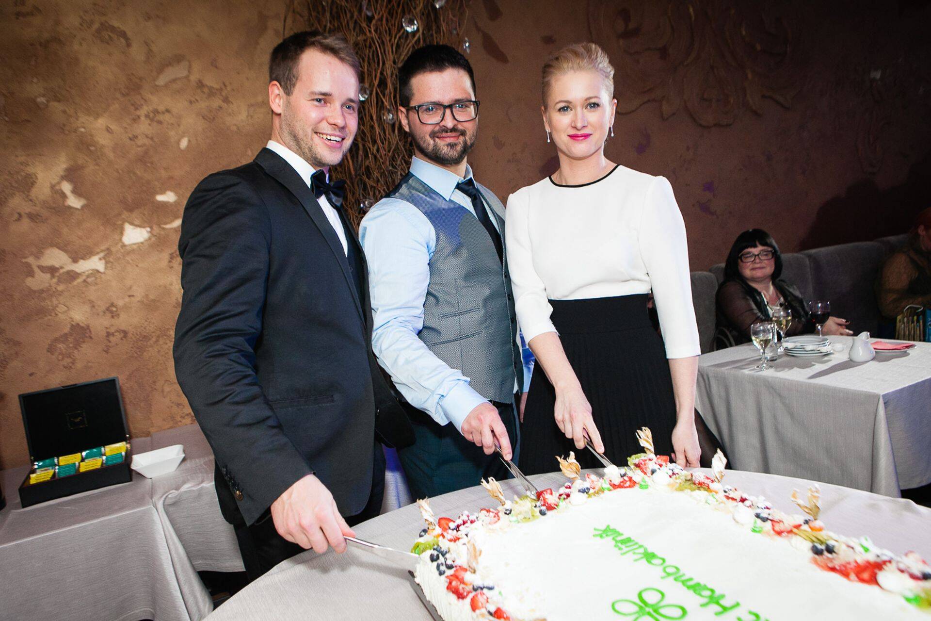 FHK Kliinik OÜ juhatuse liikmed (vasakult) Andreas Tiik (nüüdseks endine juhatuse liige), Kristo Ivanov ja Pille Soom.