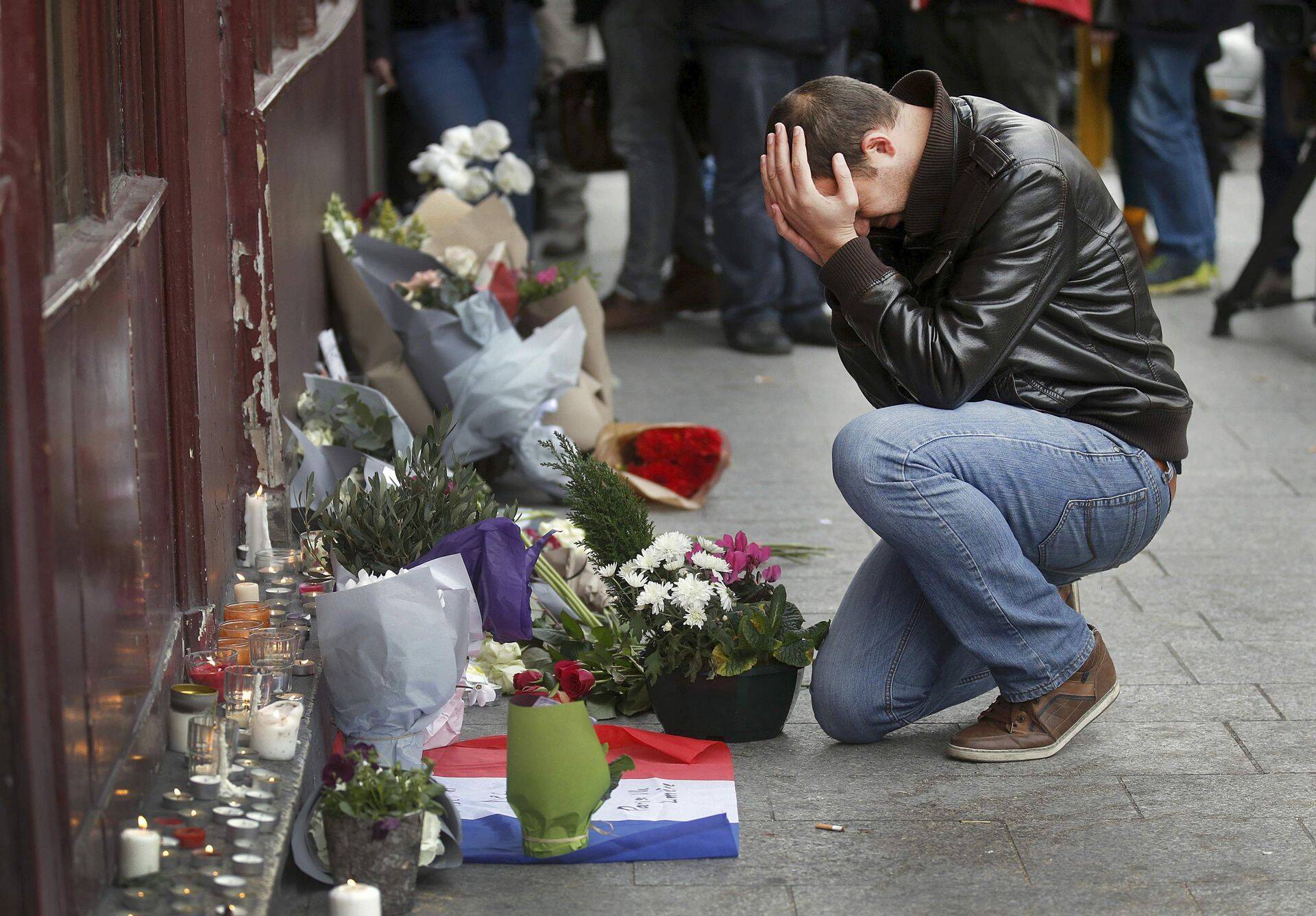 Leinaja pärast novembris Pariisis toimunud terrorirünnakut.