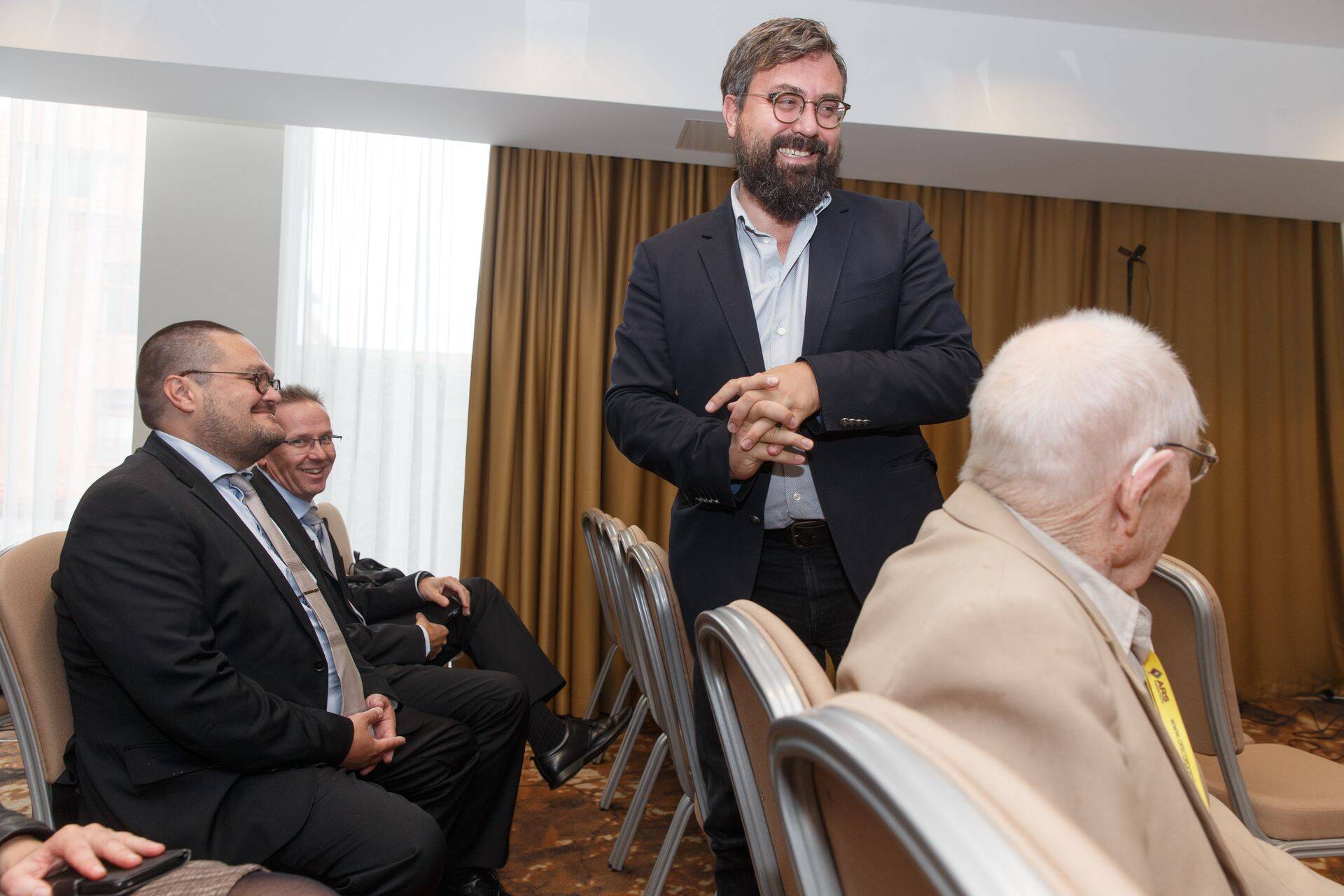 PRFoodsi juht Indrek Kasela aktsionäride erakorralisel üldkoosolekul, mis kinnitas Soome kalakontserni Trio Tradingu ostu.