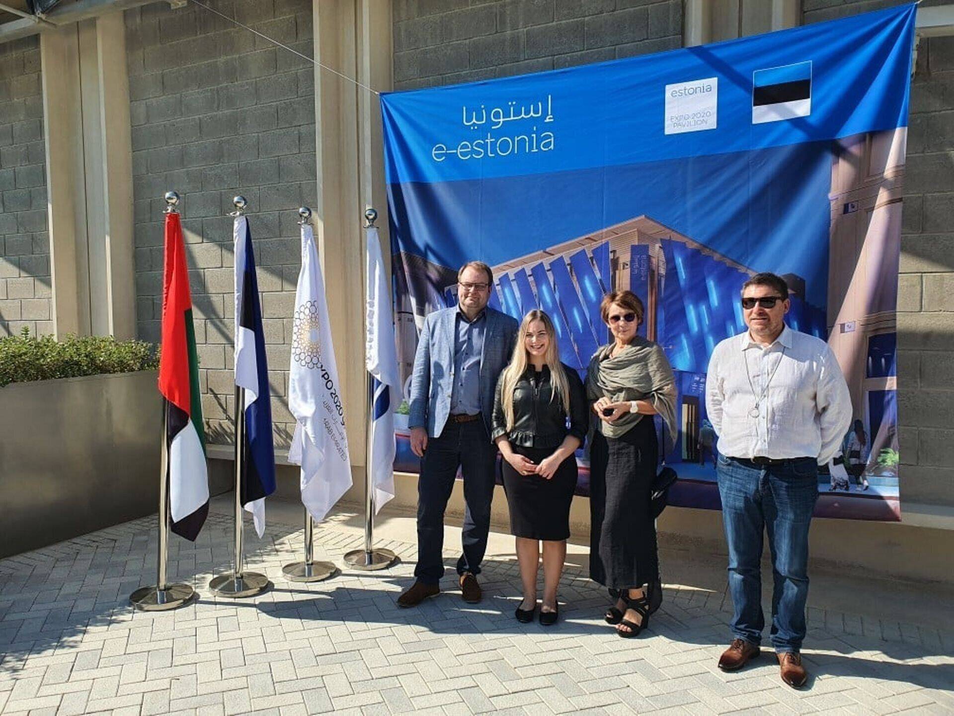 Владелец Carmen Catering Арго Коппа (слева) перед эстонским павильоном на Expo 2020 в Дубае. На Expo был очень популярен ресторан эстонского павильона, который организовала как раз Carmen Catering.