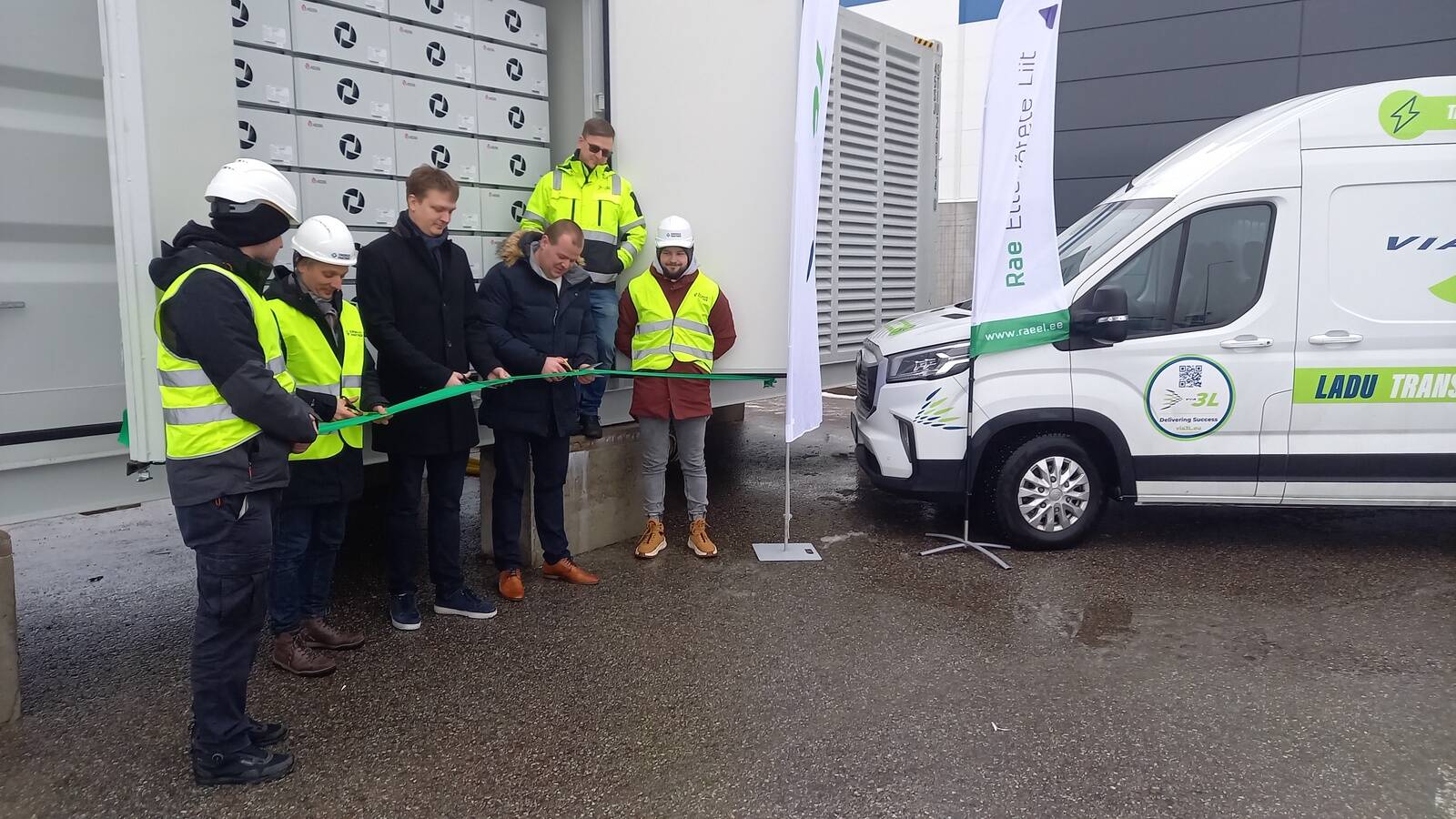 Sümboolsel lindilõikamisel osalesid Energiapartner OÜ projektijuht Ravo Haavik, Energiapartner OÜ juhatuse liige Mikk Saar, Krattrade OÜ tegevjuht Joosep Lassmann, Via 3L OÜ tegevjuht Urmas Uudemets, Via 3L OÜ haldusjuht Siim Eramaa ja Energiapartner OÜ käidu- ja hooldusjuht Raimond Liiskmann.