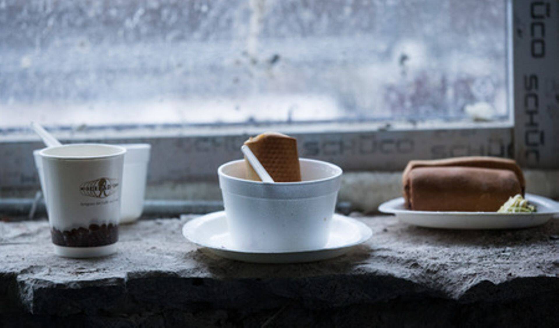 Еврокомиссия предложила запретить пластиковые тарелки и вилки