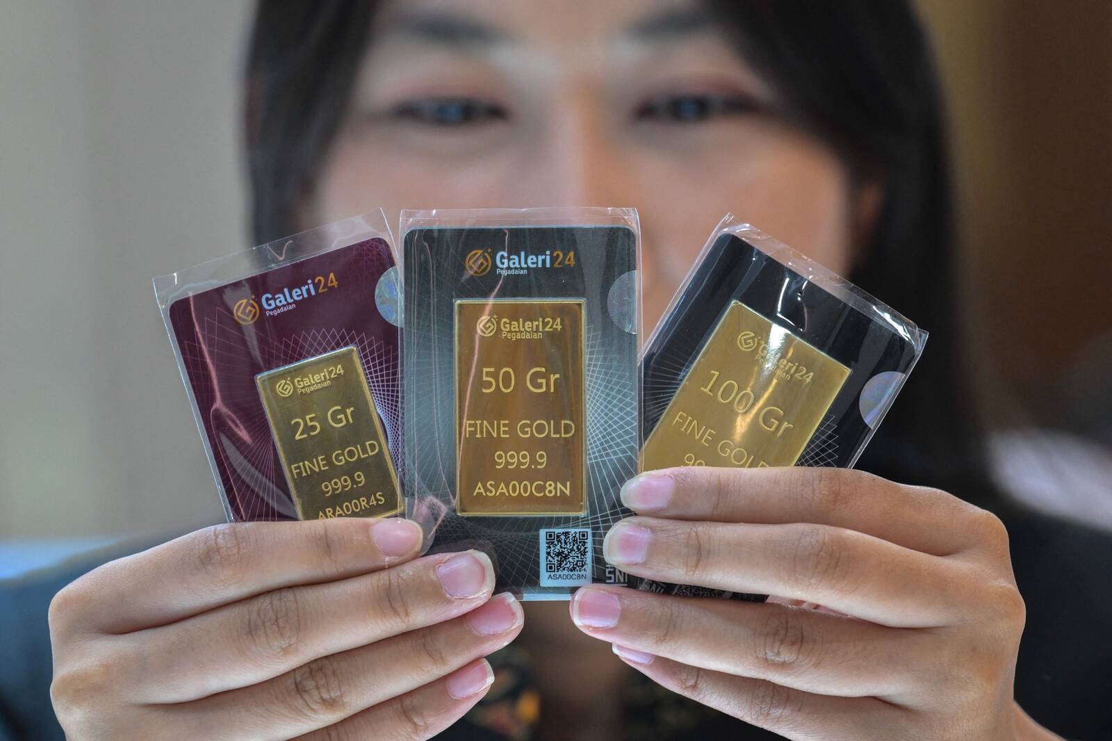 Вместо коллекционирования золотых слитков проще и прибыльнее инвестировать в золотодобывающие компании или ETF, содержащие акции горнодобывающих компаний.