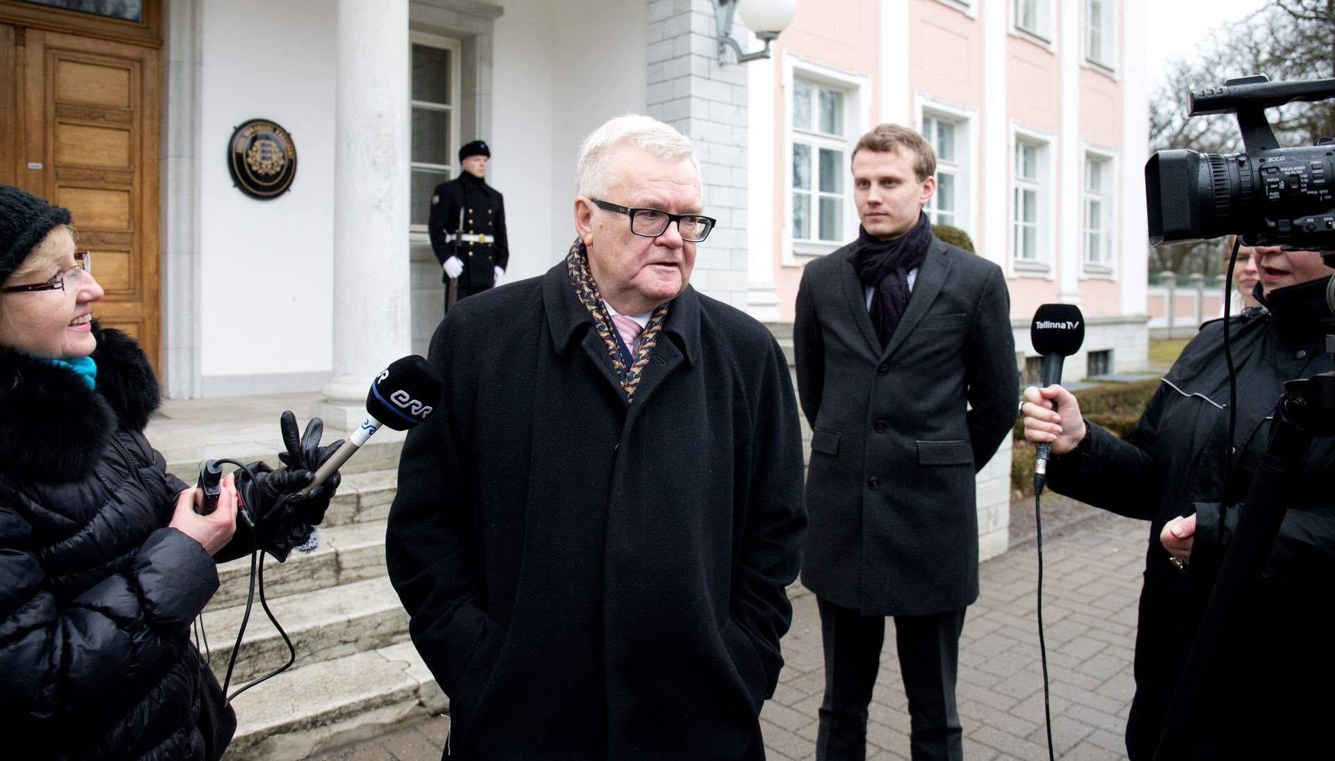 Edgar Savisaar Kadriorus presidendi juures.