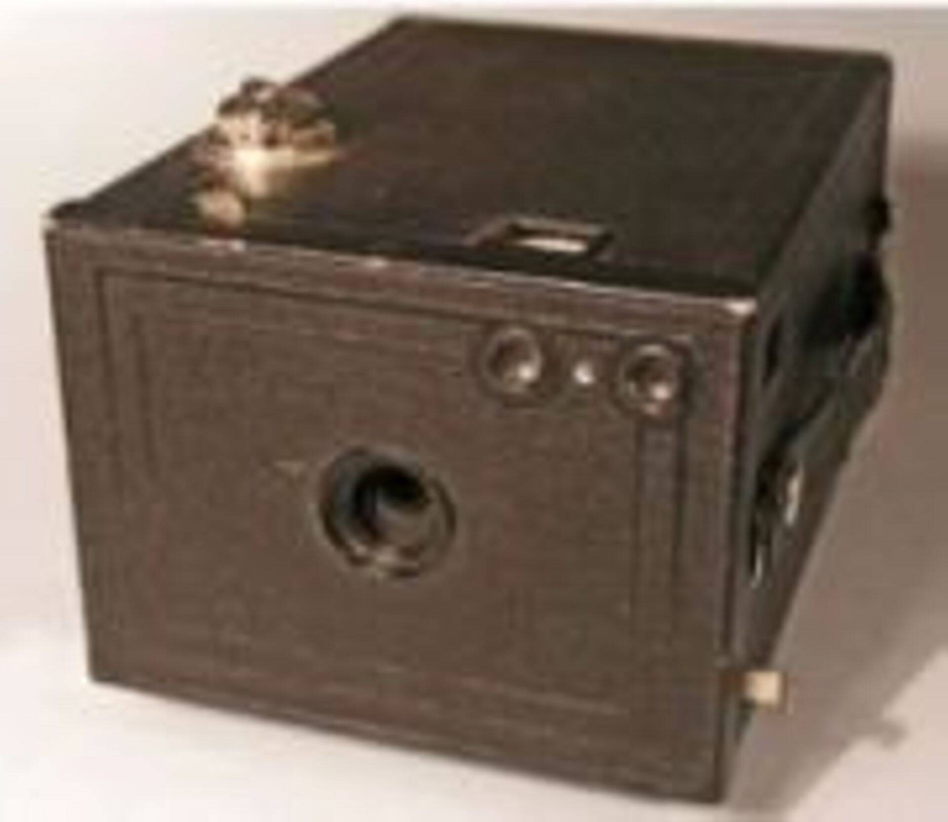 Kodak Brownie teine mudel, mis anti välja 1901. aastal ja maksis juba 2 dollarit.