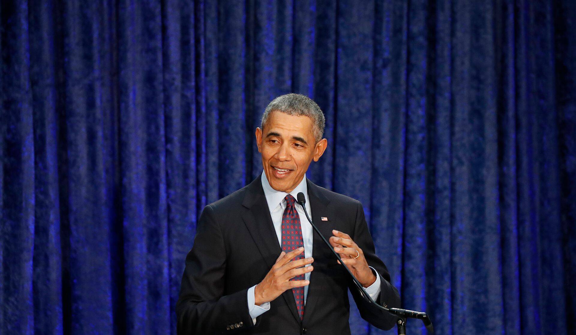 Former U.S. President Barack Obama speaks during an unveiling ceremony for portraits of himself and former First Lady Michelle Obama at the Smithsonian's National Portrait Gallery in Washington, U.S., February 12, 2018. REUTERS/Jim Bourg
