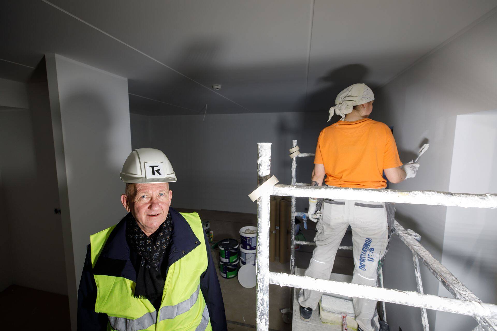 Ehitusettevõtja Raivo Rand uute korterite sooduspakkumistega kaasa ei lähe, kuigi tema kahest peagi valmivast kortermajast on alla poole müüdud. Kui praegu tõmbavad arendajad mahtusid kokku, jõuab ühel hetkel turule taas suurem defitsiit, ütles Raivo Rand.