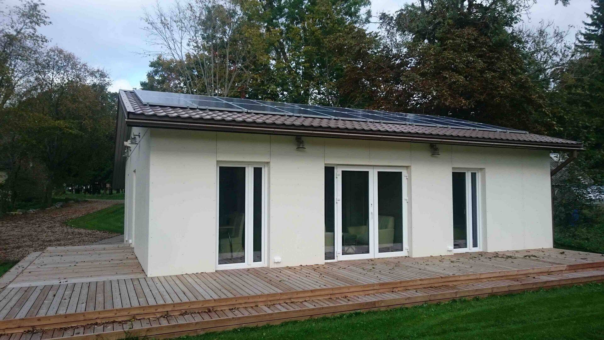A-klassi energiamärgisega hoone energiatõhususe arv on -6kWh/m2 aastas.