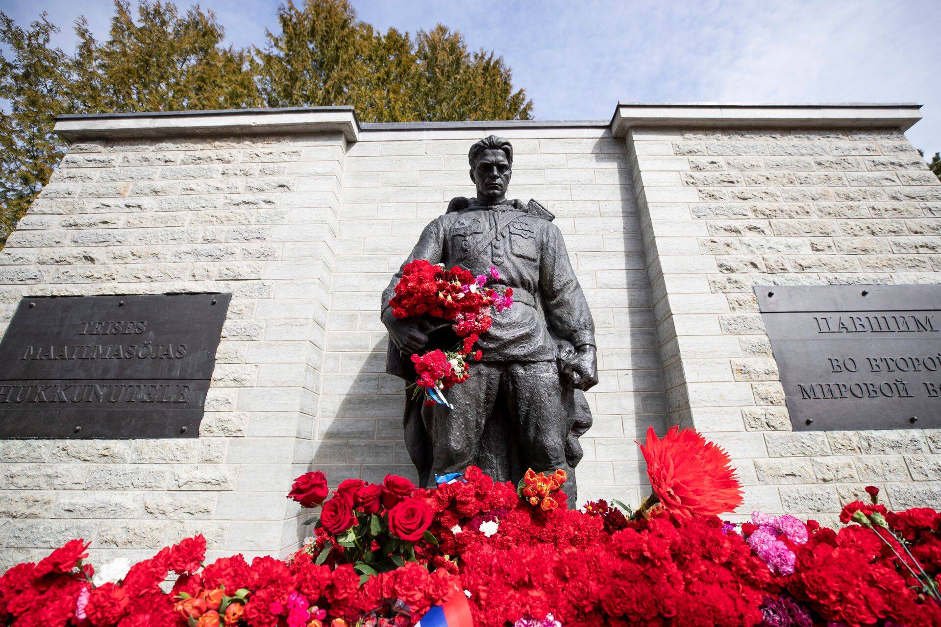 Бронзовый солдат. Архивное фото.