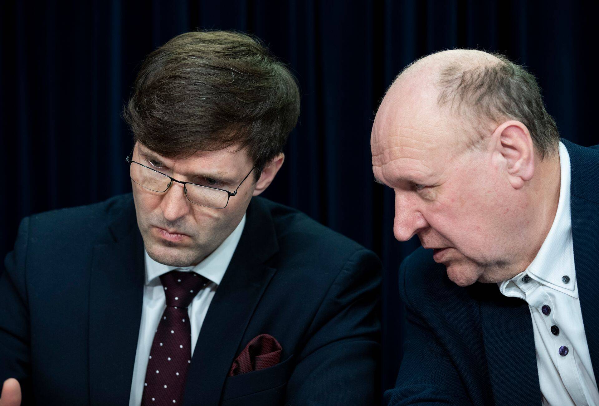 Rahandusminister Martin Helme ja siseminister Mart Helme vabastasid EKRE juhtidena Kaimar Karu ministriametist.