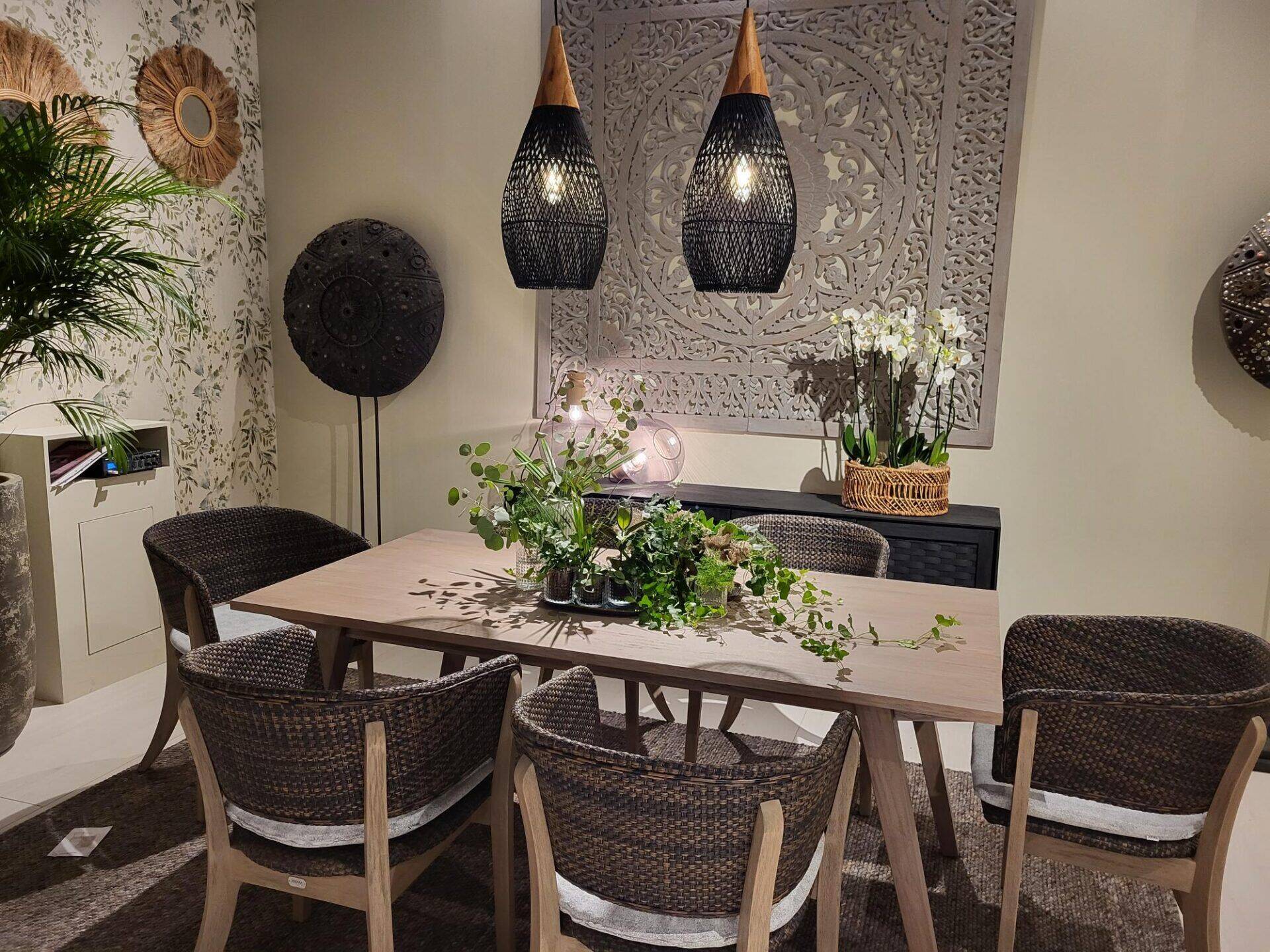 Toolide juures kasutatakse palku nööri, metalli, plastikut ja muid materjale.