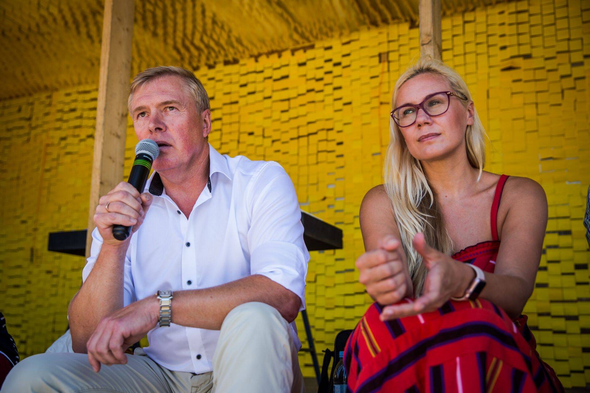 Kalle Laanet ja Kadri Simson Paide Arvamusfestivalil.