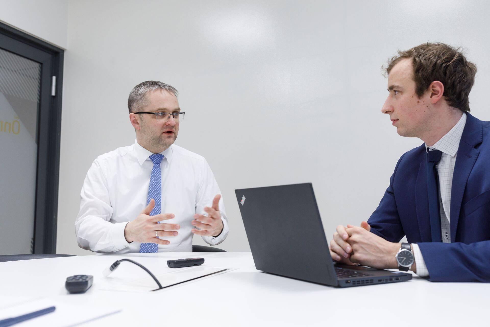 Asekantsler Janar Holm ja tööhõive osakonna juhataja Sten Andreas Ehrlich on veendunud, et töötuskindlustussüsteem vajab uuendamist ja paindlikkust.