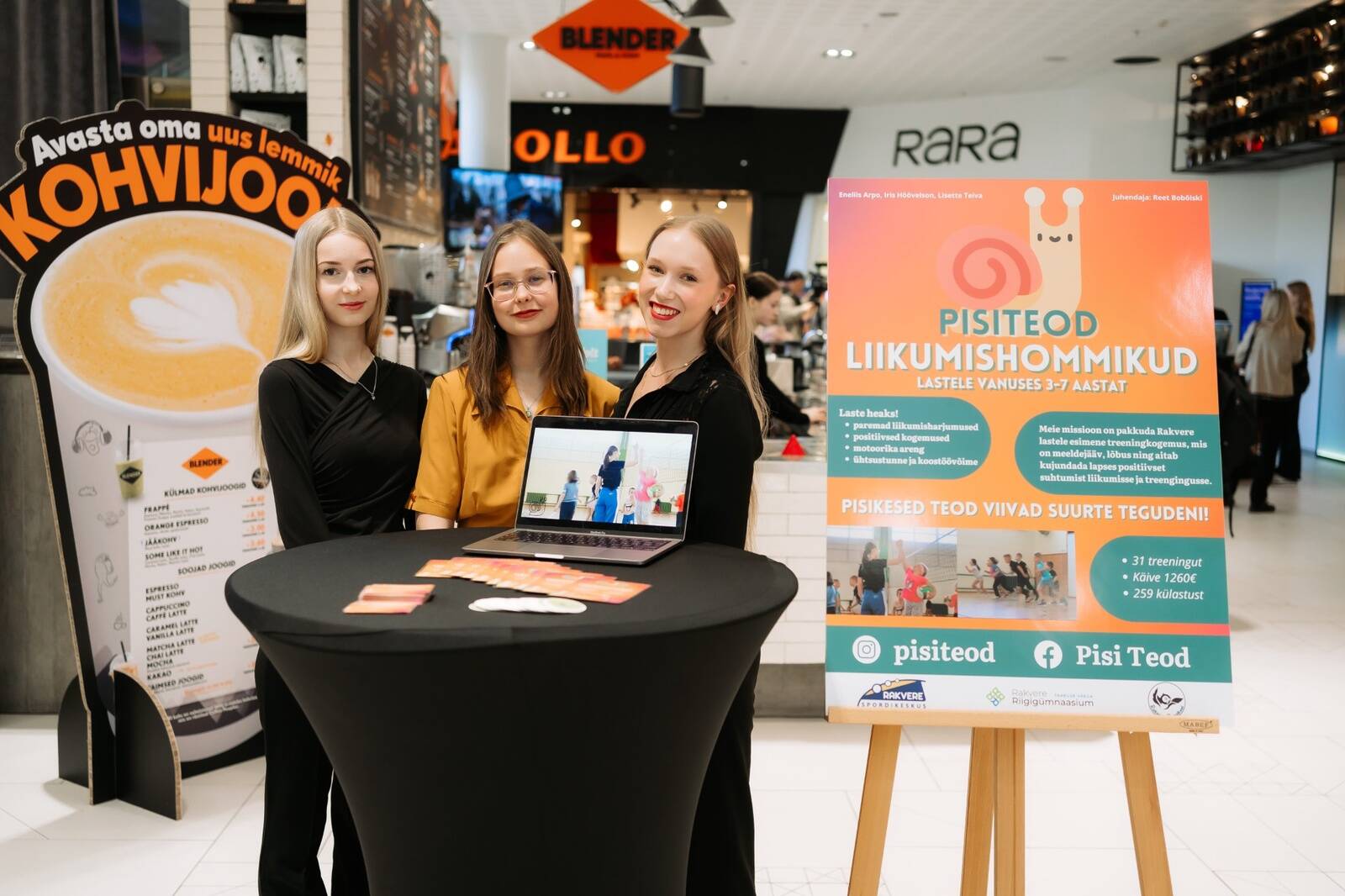 Õpilasfirmade konkursil. Vasakult: Iris Höövelson, Lisette Teiva, Eneliis Arpo.
