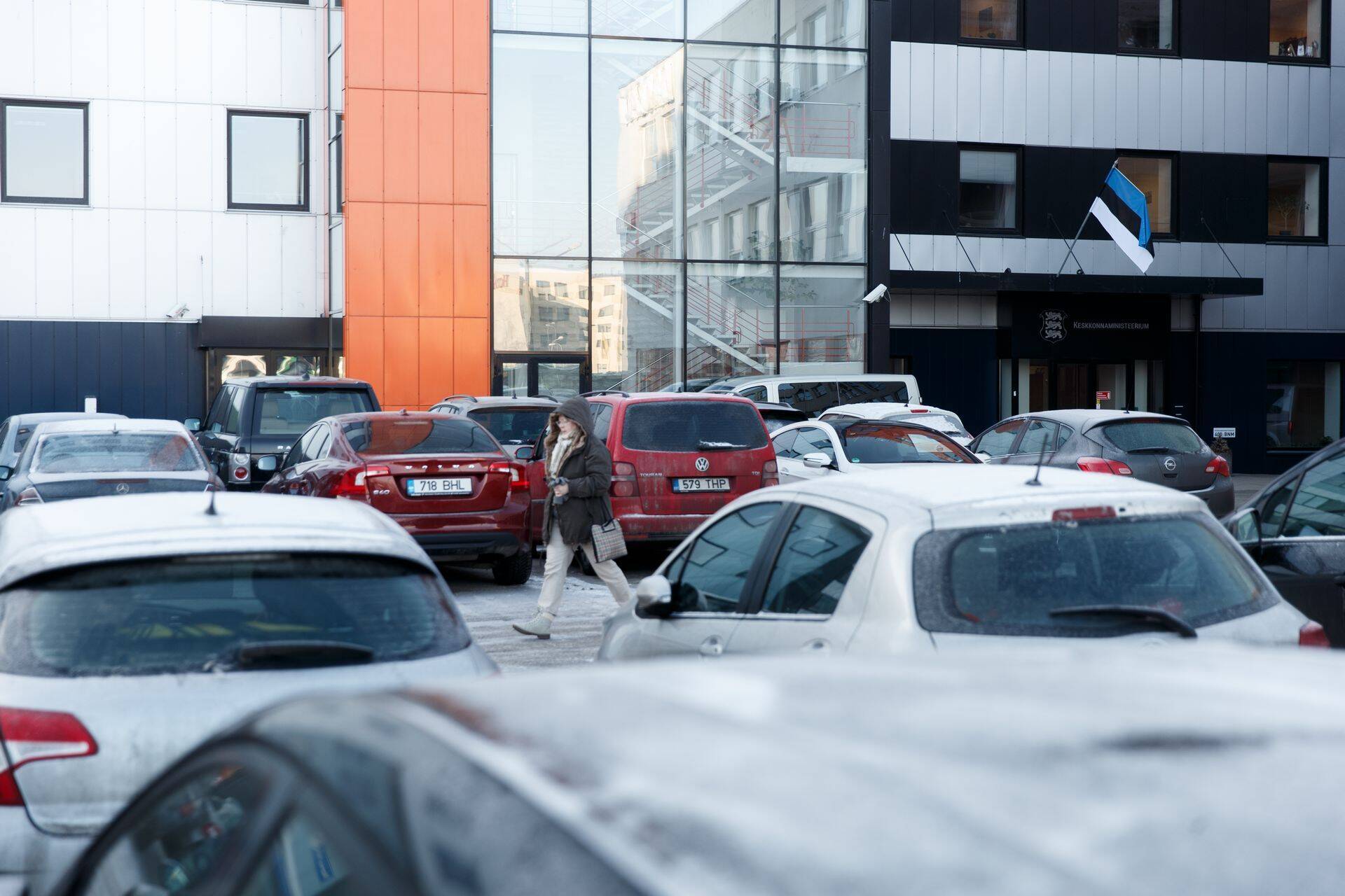 Parkla keskkonnaministeeriumi juures.