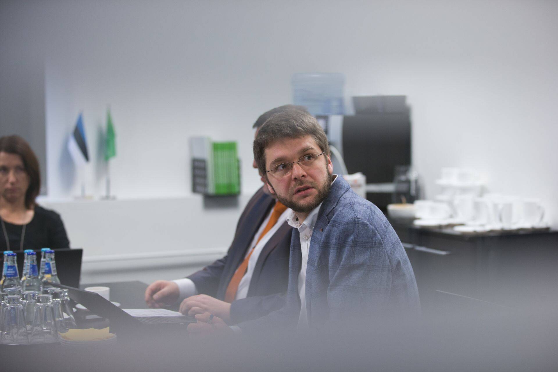 SDE esimees Jevgeni Ossinovski peaks uus parempoolne erakond enne kaks praegust parempoolset parteist Vabareakonnast ja IRLst lahti saama