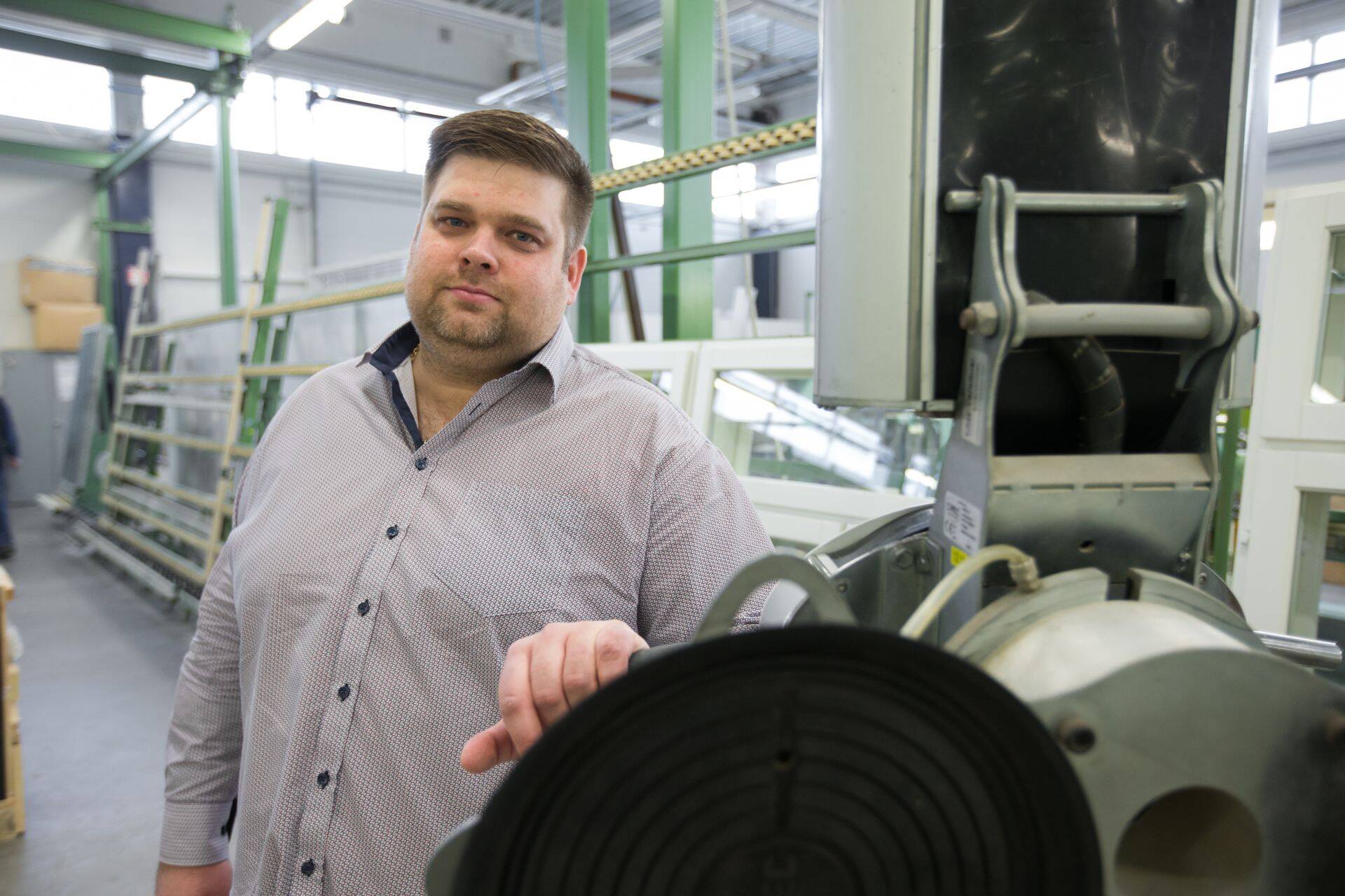 Fenestra suuruselt teine aktsionär, ettevõtte juhatuse esimees Lauri Laast tehases Tallinna külje all Peetris.