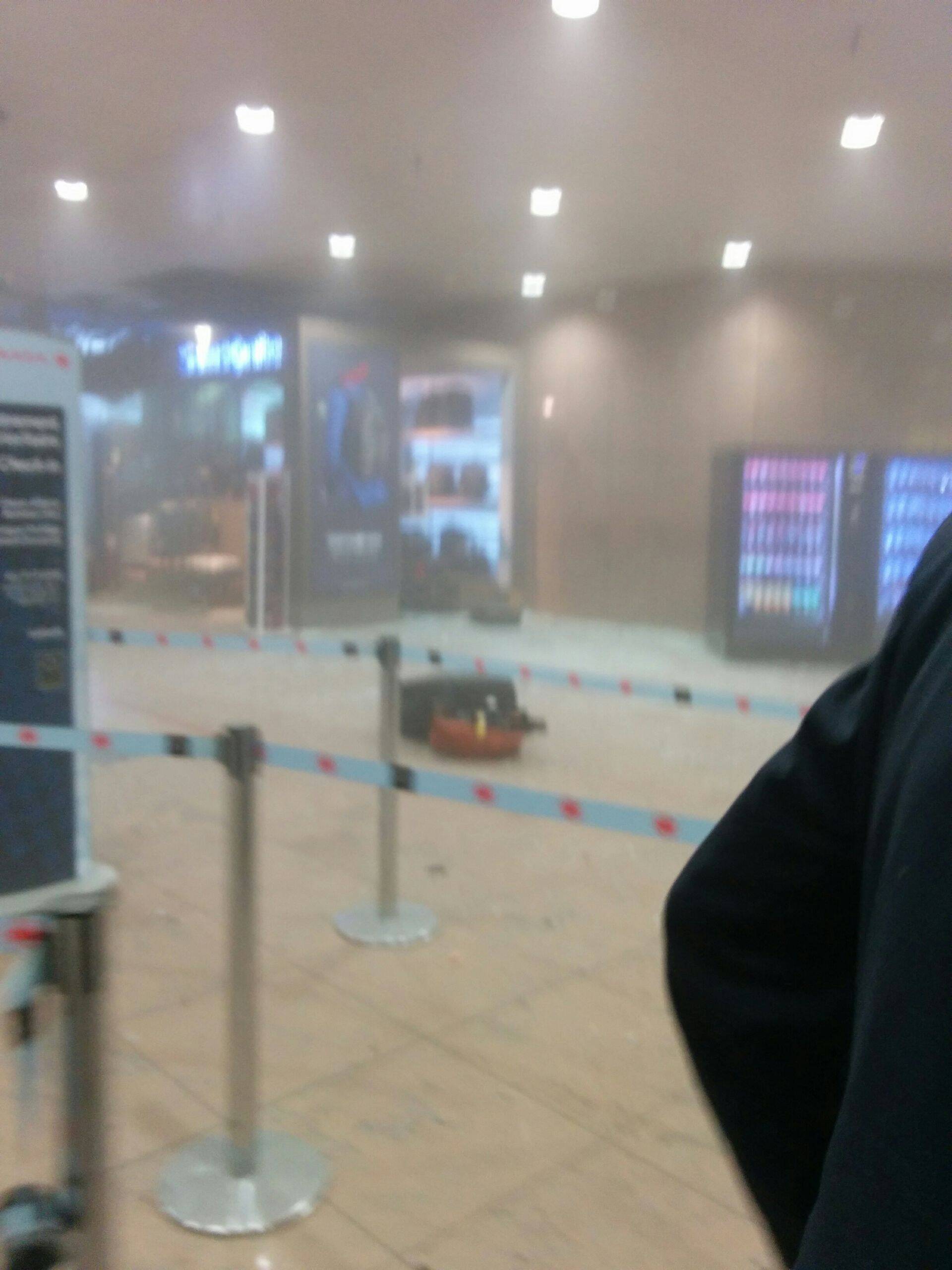 Pommiplahvatus Brüsseli lennujaamas.