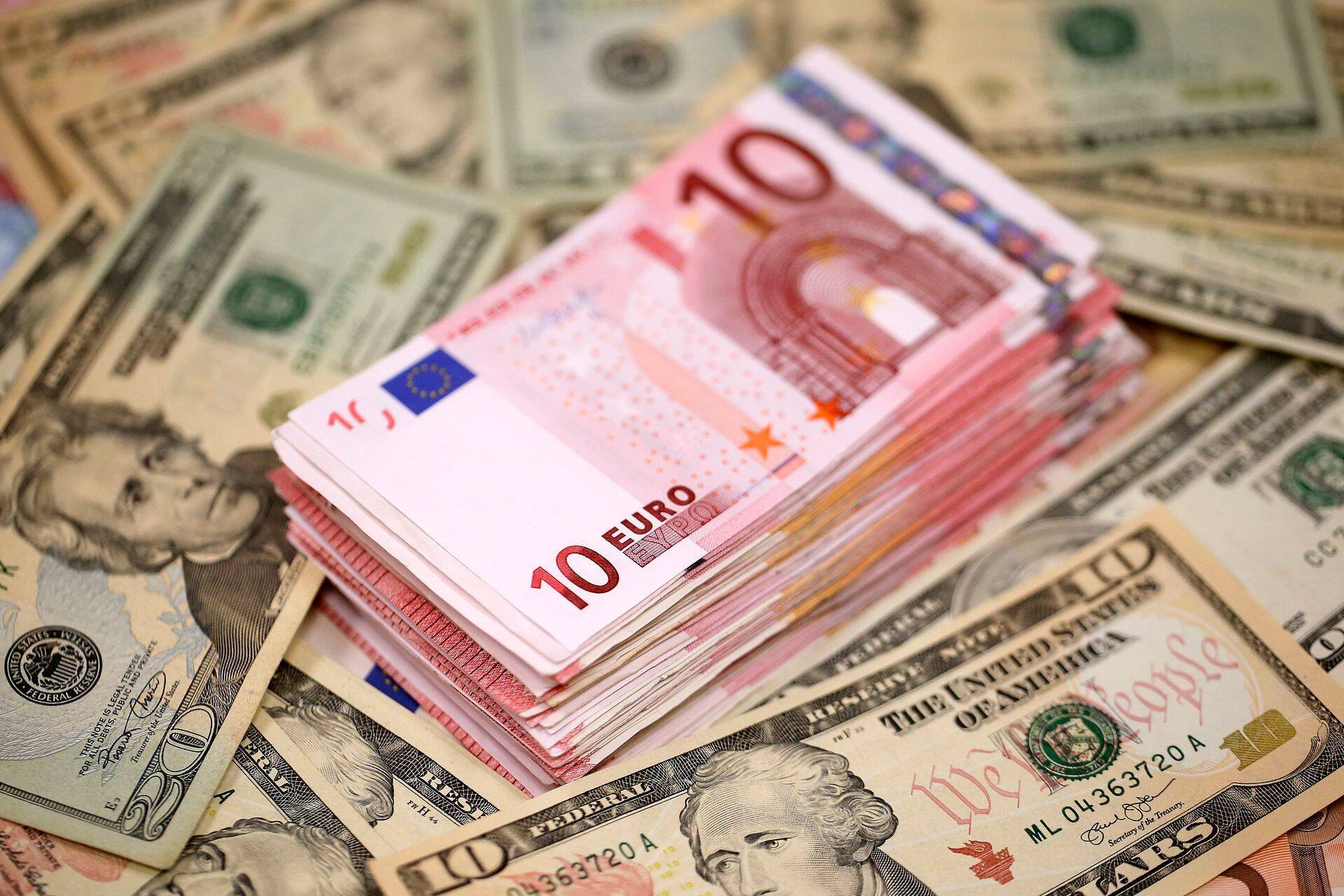 Euro tegi dollari vastu selle aasta põhja 1. augustil 1,1027 dollari juures. Täna tõusis euro dollari vastu 1,1108 tasemele.