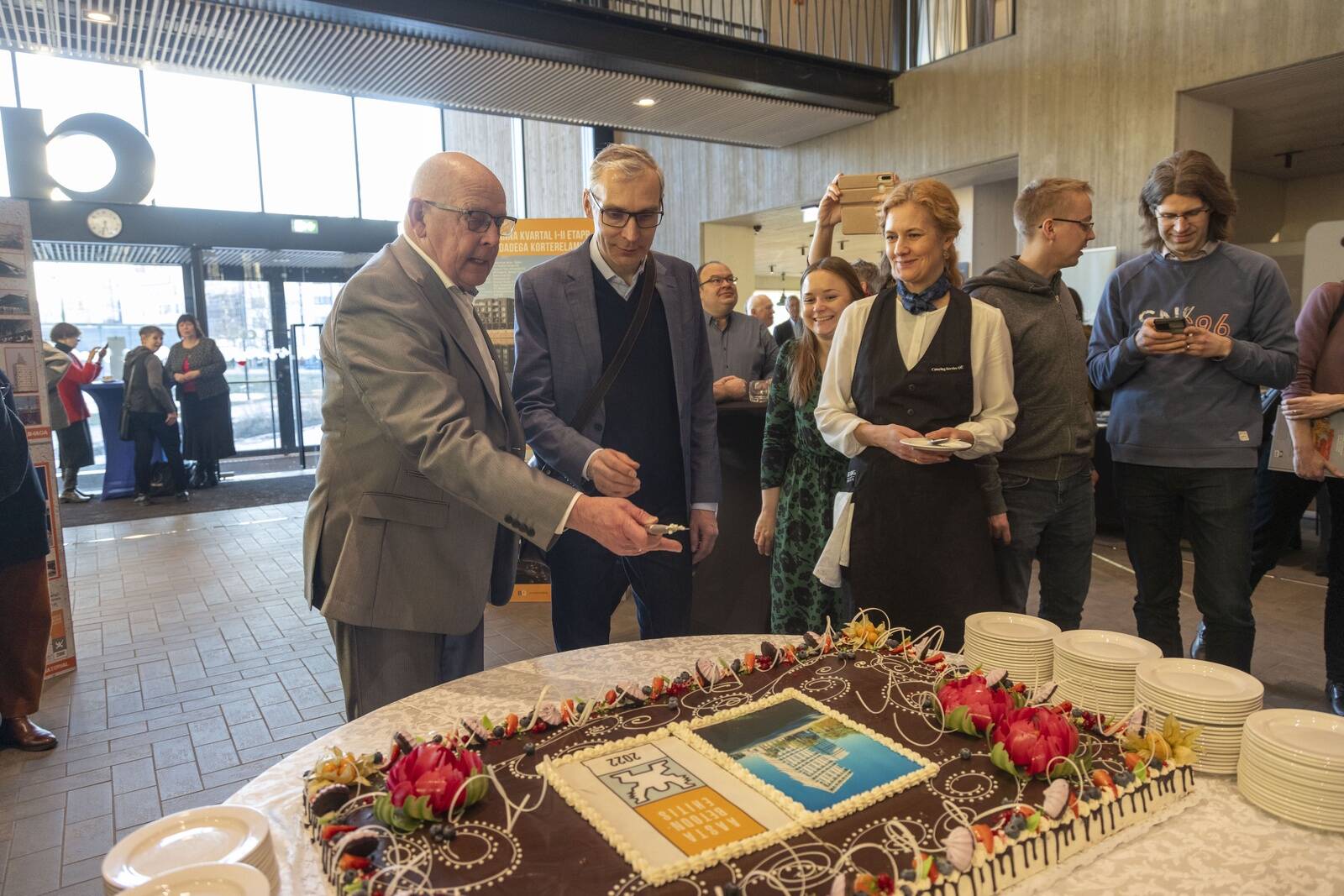 Aadu Kana ja Martin Aunin eelmise, 2023. aasta Betoonipäeva võidutorti lahti lõikamas. Foto: Erik Riikoja, In Nomine.