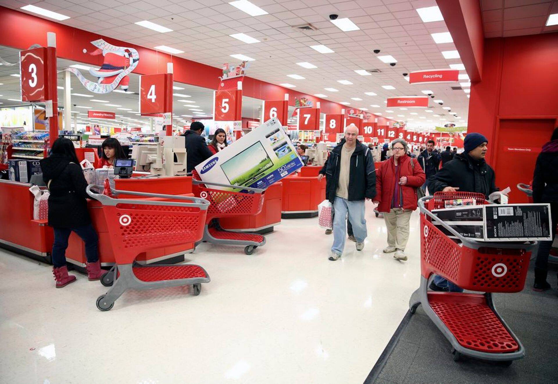 Kuigi Targeti müügikäive kasvas lõppenud kvartalil oodatust vähem, siis USA üldine jaekaubanduskäive kasvas juulis aasta lõikes 10,3%, jäädes juulis juuni tasemele.