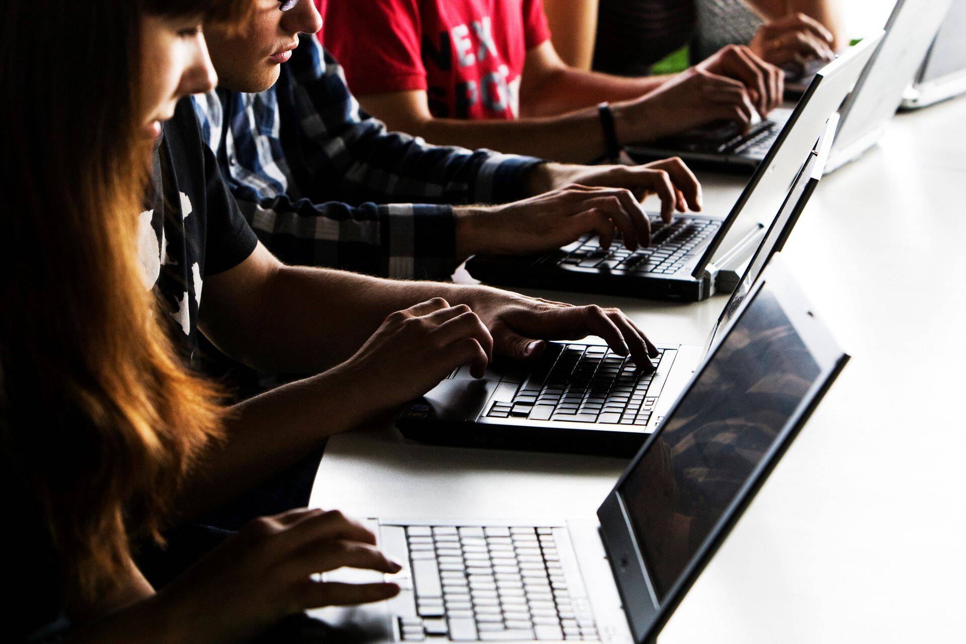 Число молодых программистов сокращается.