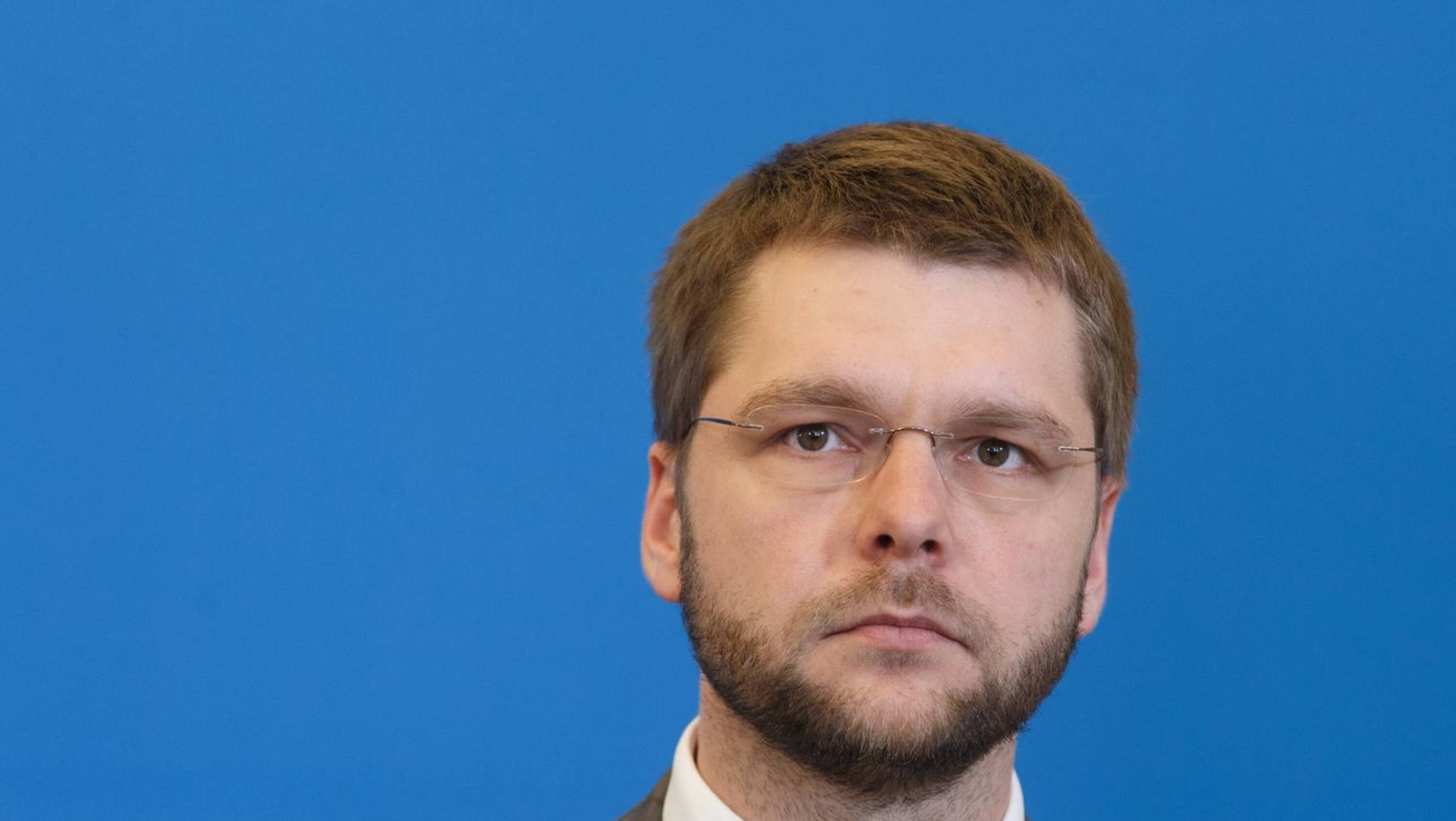 Teate, EKRE on nagu sibul — algul naerad, aga mida rohkem kihte pealt ära koorid, seda rohkem ajab nutma, rääkis Jevgeni Ossinovski.