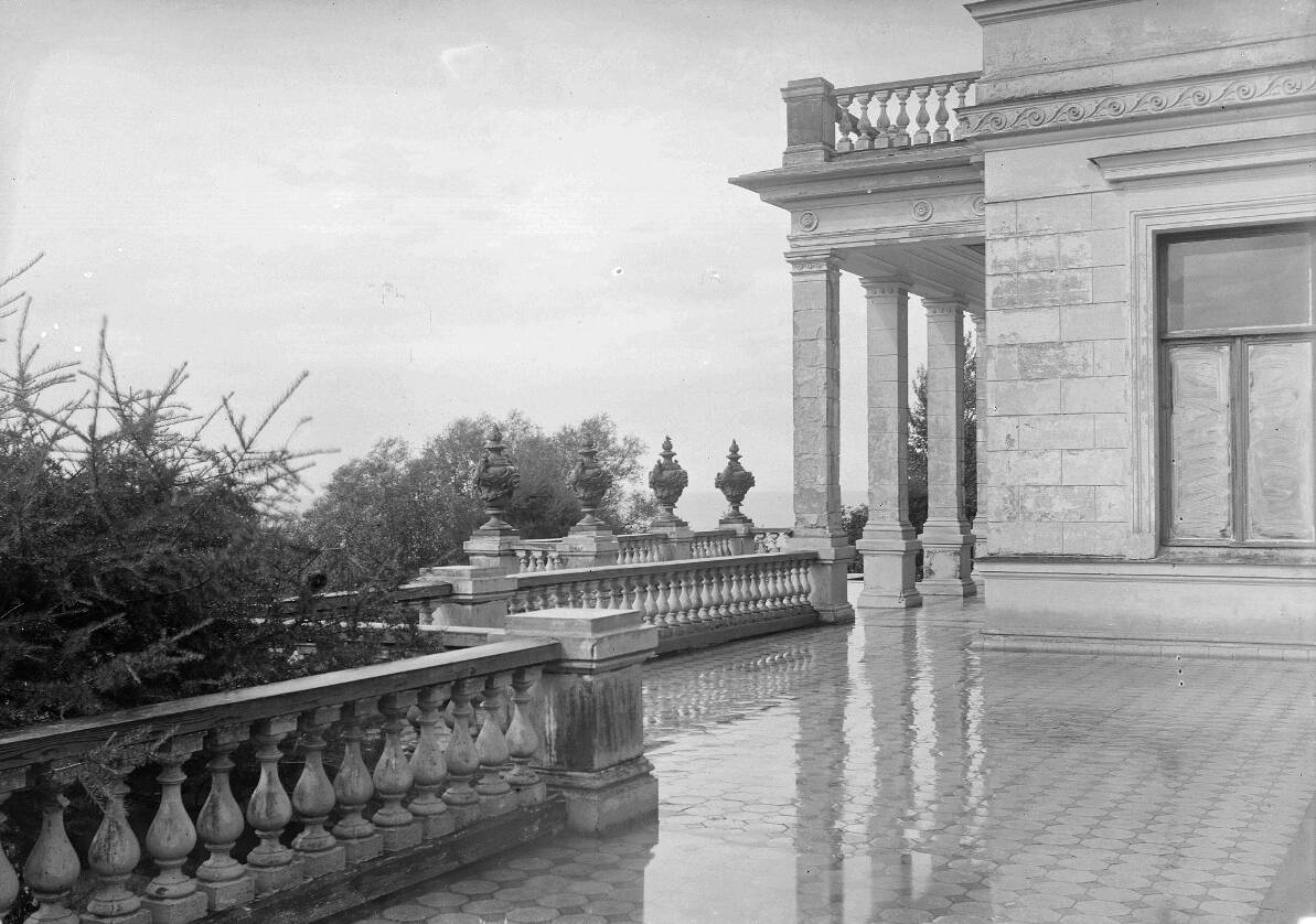 Oru lossi terrass 1920ndatel.