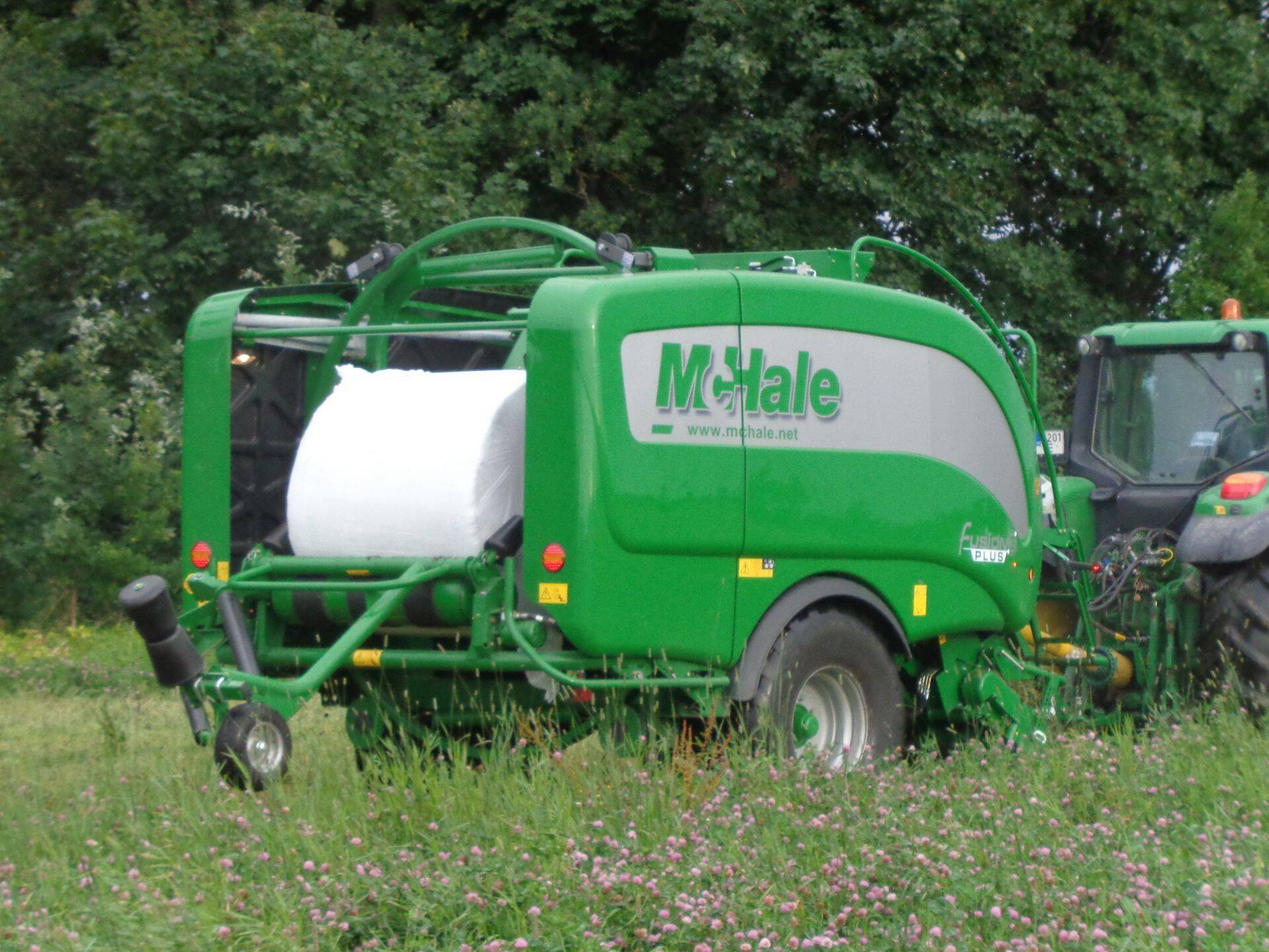 Silo- ja heinahooaeg on käes. Abiks McHale Fusion 3 Plus presskiletaja