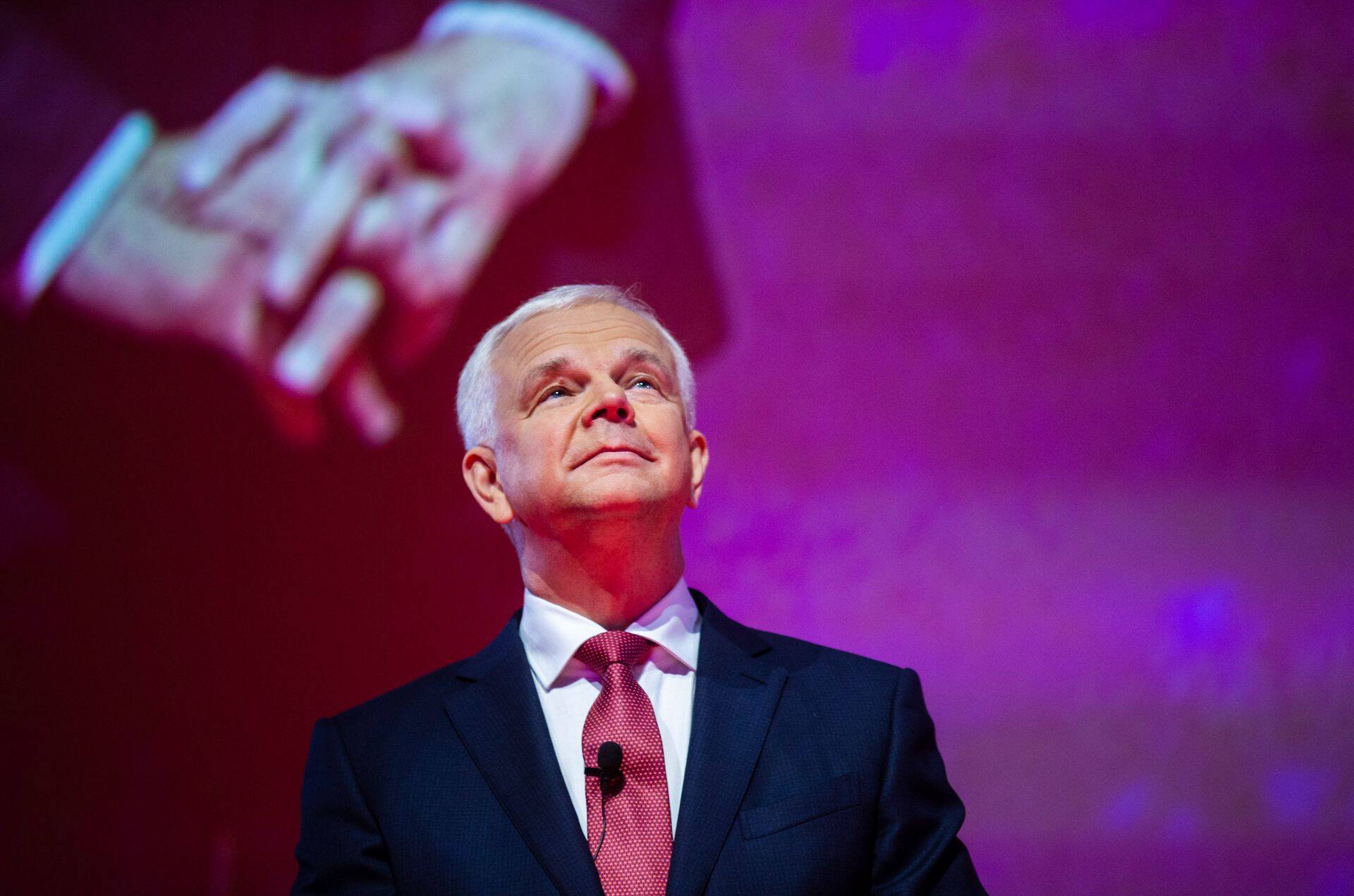 «Конечно, хотелось бы, чтобы дно уже прошло, но у меня ощущение, что мы просто идём по дну», – сказал крупный предприниматель Юри Кяо.