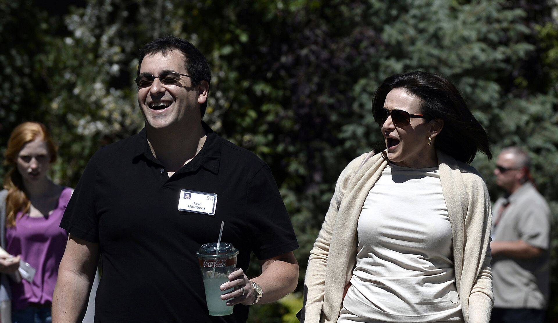 David Goldberg (vasakul) koos abikaasaga