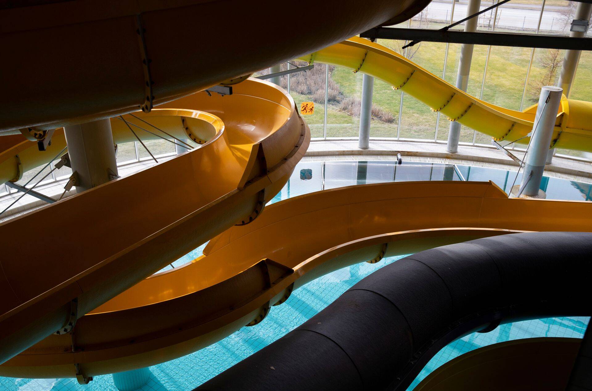 Esmaspäeval peavad spaad oma uksed kinni panema.