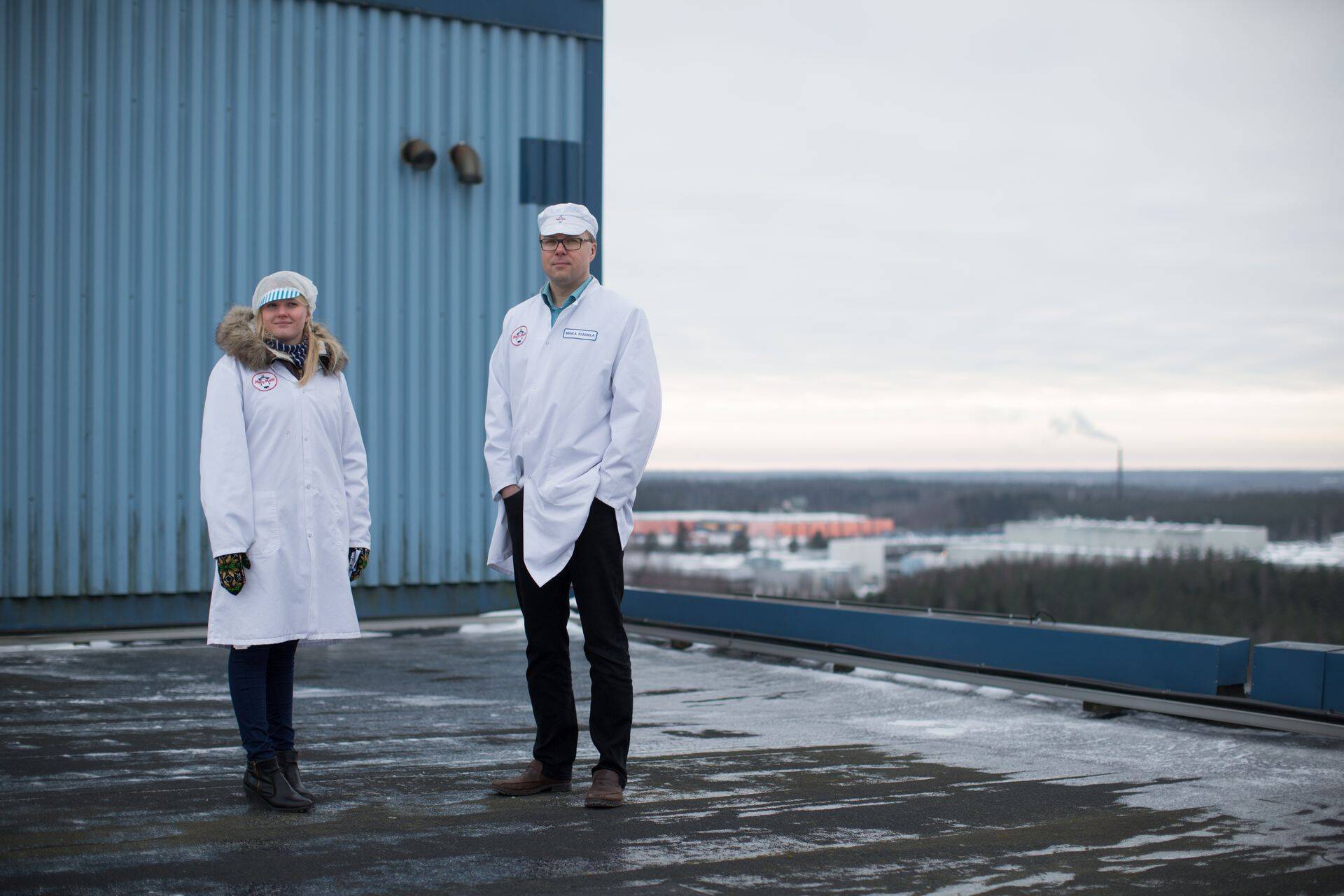 Helsingin Mylly veskitornist Järvenpääl avaneb vaade Uusimaa maakonna lumistele metsadele.