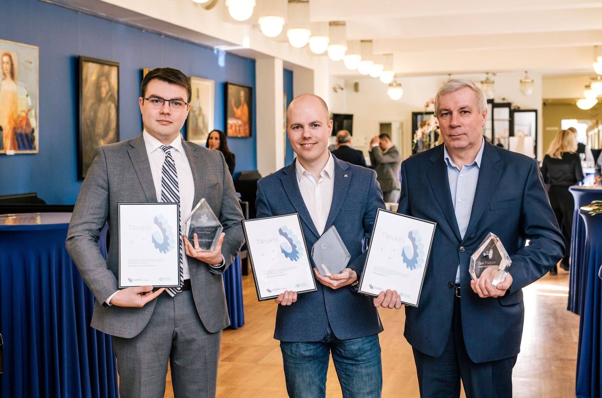 Suurettevõtete kategoorias pälvis auhinna Viru Keemia Grupp, väike- ja keskmise suurusega tööstusettevõte hulgast valis konkursi žürii parimaks Adven Eesti AS ja tööstusi mõjutanud parima digialgatuse auhinna sai Eesti Infotehnoloogia ja Telekommunikatsiooni Liit (ITL).