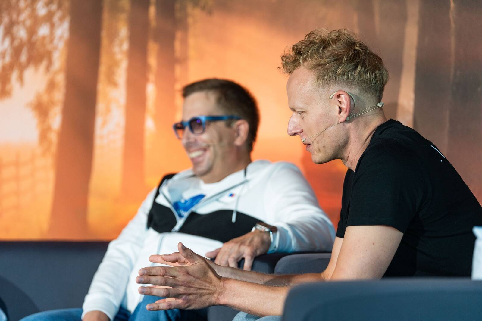 SEB majandusanalüütik Mihkel Nestor (paremal) ning Redgate Wealthi investeeringute valdkonnajuht Peeter Koppel suvisel investeerimisfestivalil.