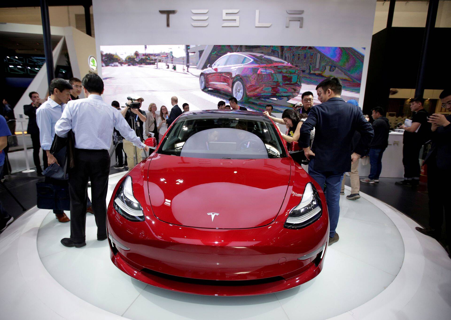 Tesla Model 3 murrab Euroopa sedaaniturule.