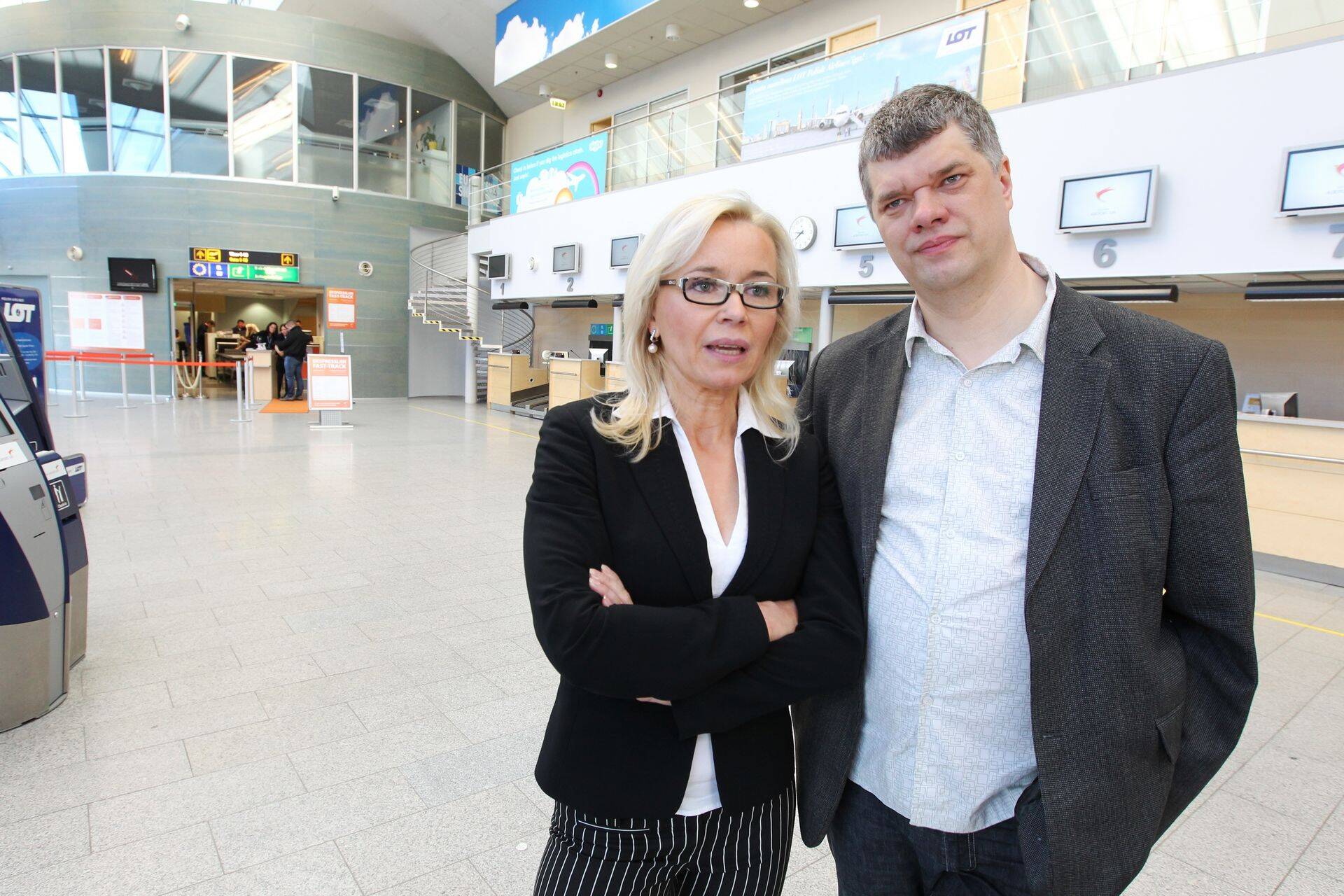 Kardioloog Hasso Uuetoa koos abikaasa Tiinaga Tallinna lennujaamas.