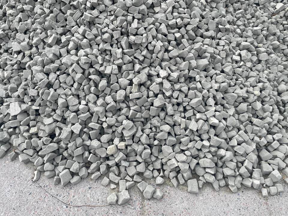 Järvakandis asuv Green Gravelsi tehas valmistab klaaspakenditest klaasvahtkillustikku. Foto: Green Gravels
